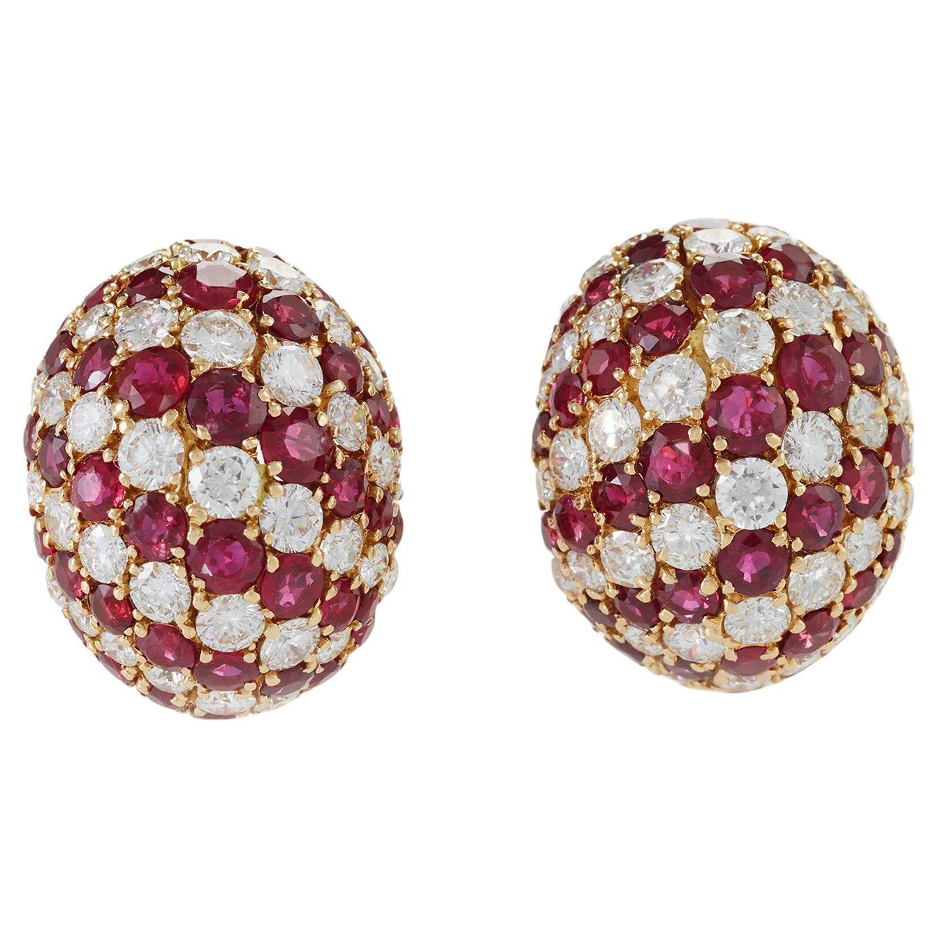 Yanes Madrid Bombé - Boucles d'oreilles à clip en rubis et diamants en vente