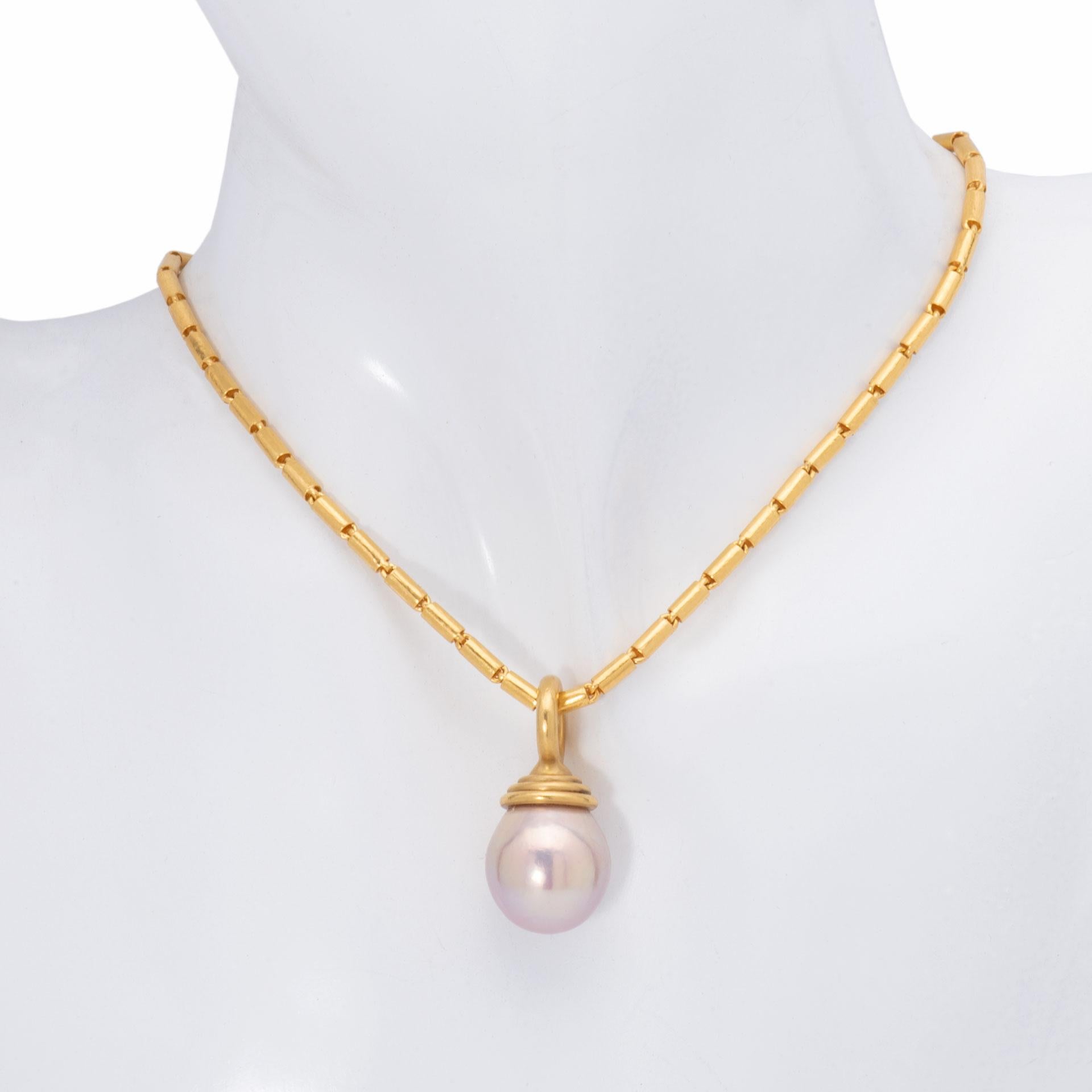 Women's Yangtze River Pearl Pendant in 22 Karat Gold For Sale