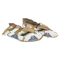 Yankton Sioux Moccasins perlés