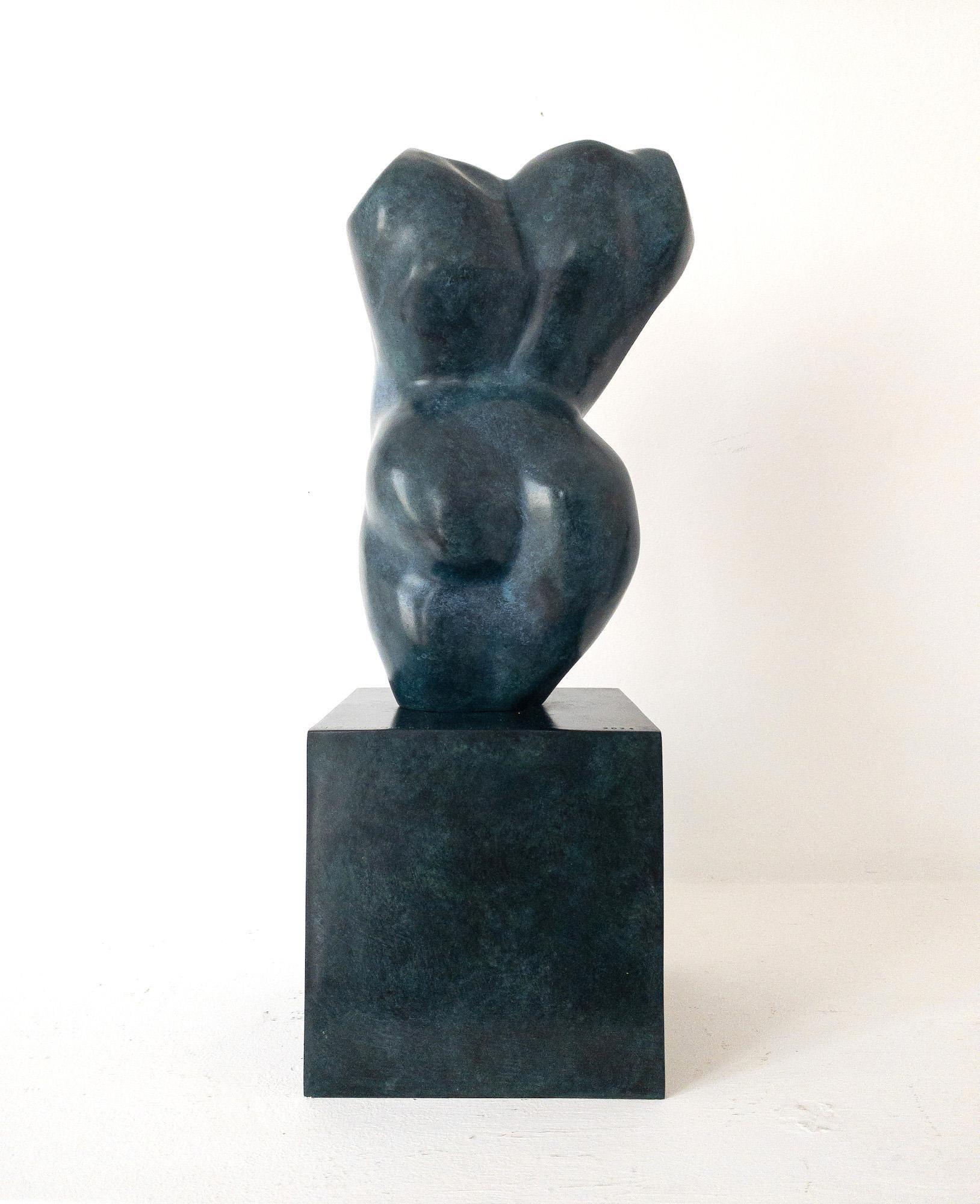 Belli par Yann Guillon, sculpture en bronze semi-abstraite, torse de femme nue en vente 12