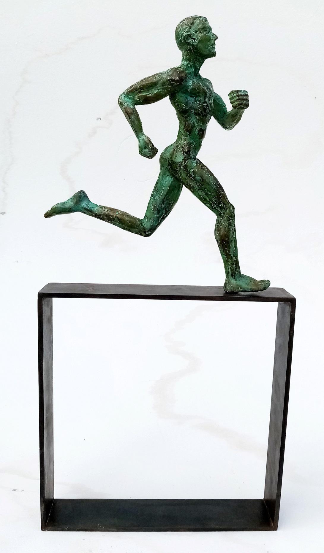 Coureur "Marathonien" ist eine Bronzeskulptur des zeitgenössischen Künstlers Yann Guillon mit den Maßen 25 × 20 × 15 cm (9,8 × 7,9 × 5,9 in). Die Abmessungen des Metallsockels betragen 25 x 25 cm, die Höhe der Skulptur mit Metallsockel: 50 cm (19,6