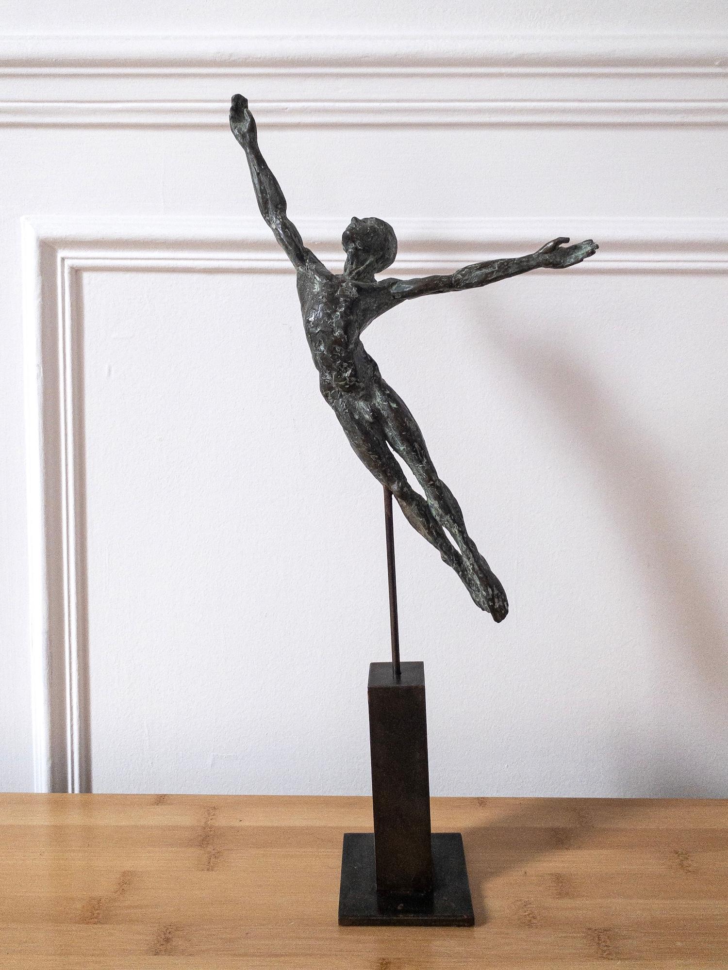 Dancer Attraction II de Yann Guillon - Sculpture figurative en bronze, homme, torse en vente 2