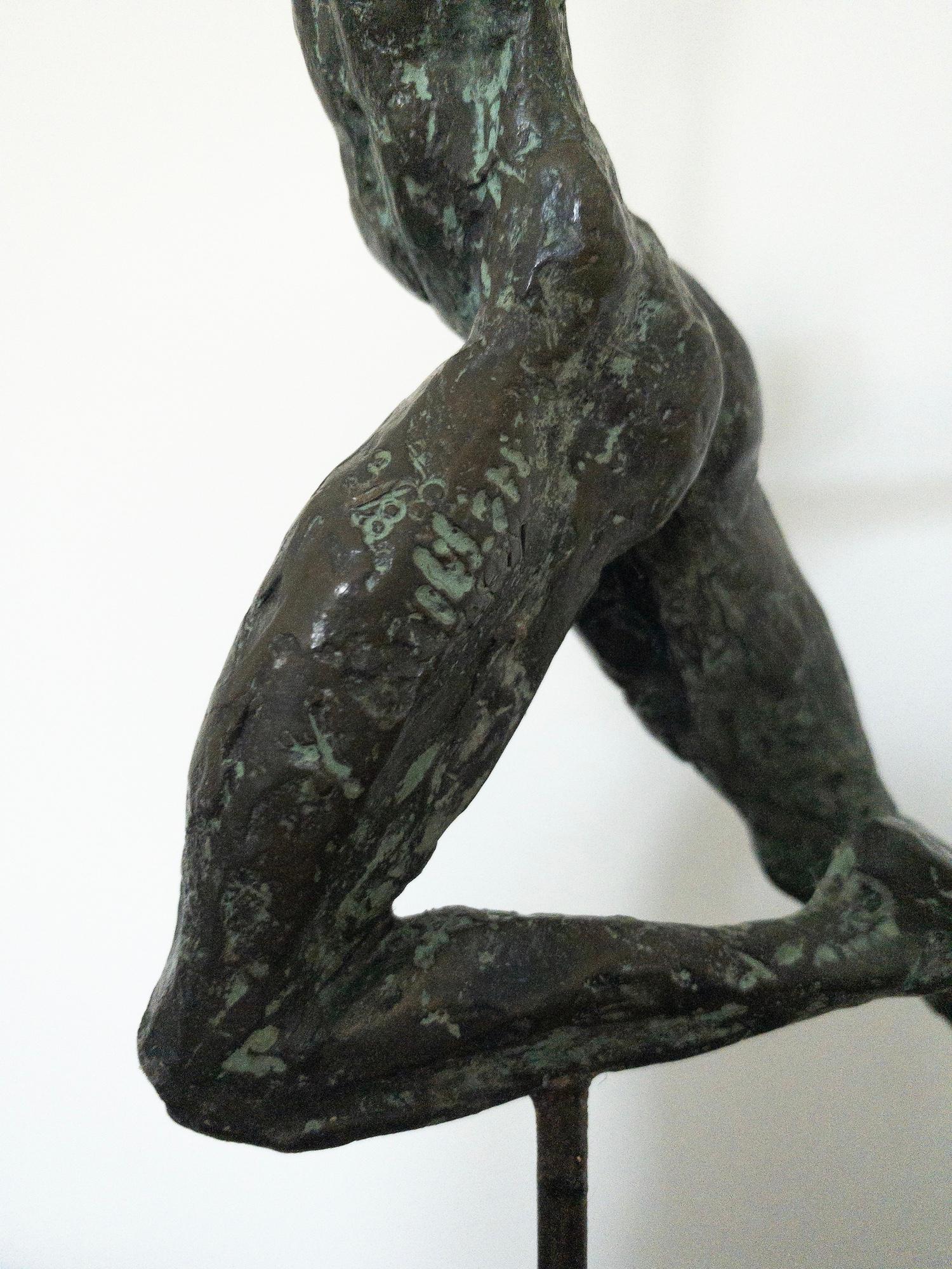 Dancer Elevation von Yann Guillon – Figurative Bronzeskulptur eines Mannes, Torso im Angebot 11