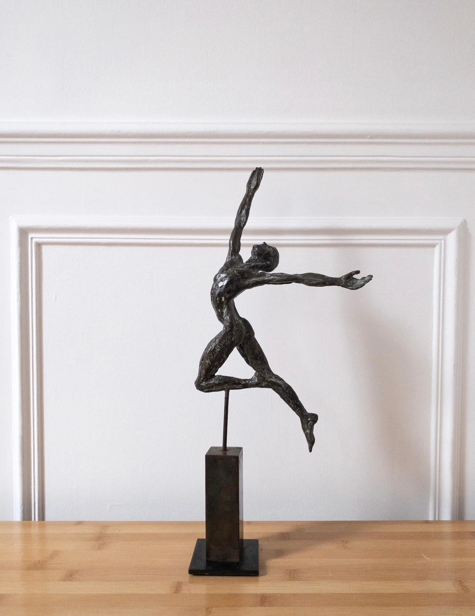 Dancer Elevation von Yann Guillon – Figurative Bronzeskulptur eines Mannes, Torso im Angebot 2