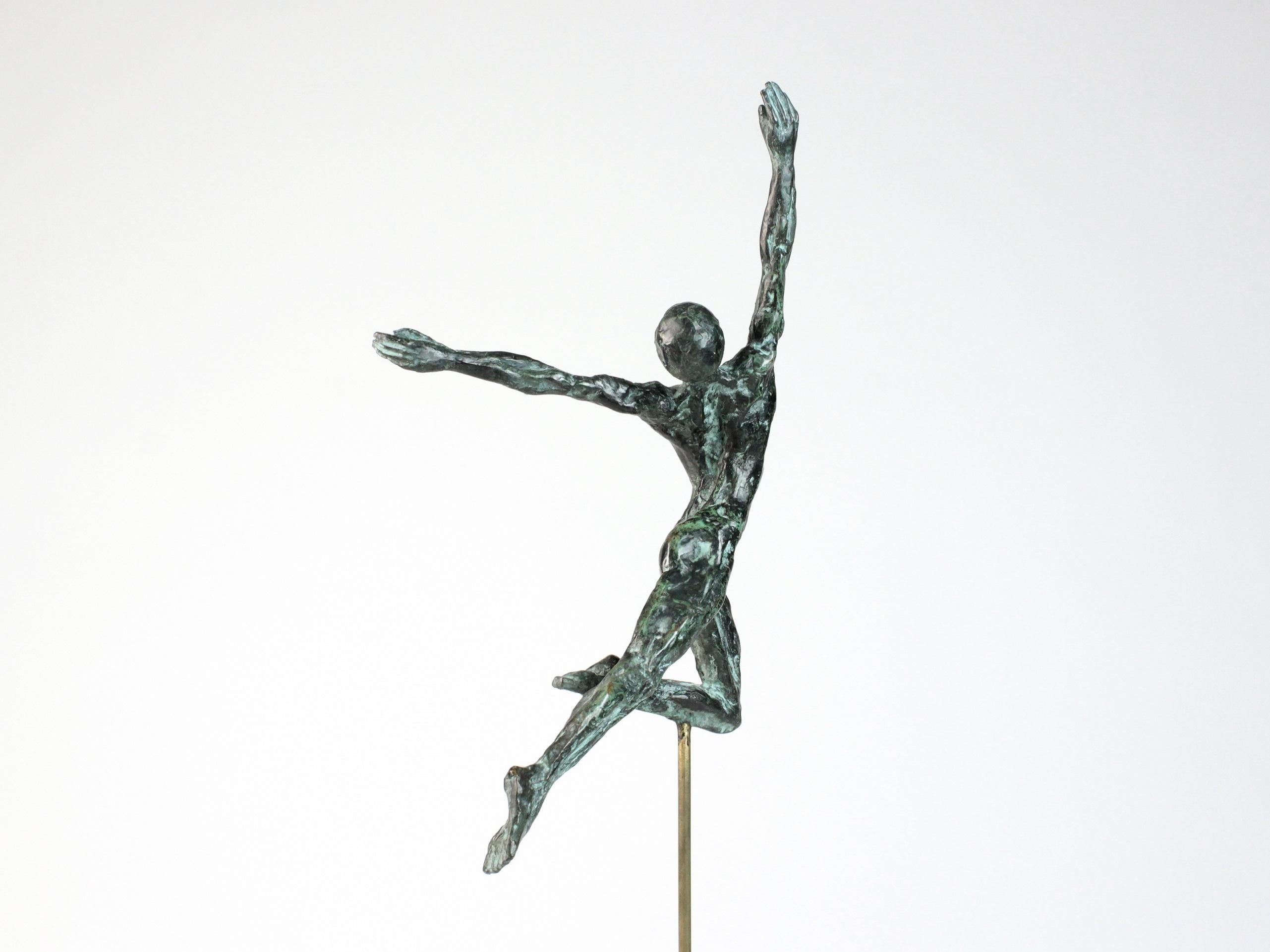 Dancer Elevation von Yann Guillon – Figurative Bronzeskulptur eines Mannes, Torso im Angebot 8