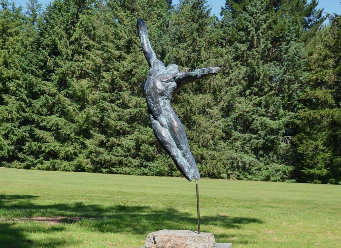 Danseur III de Yann Guillon - sculpture en bronze, athlète, nu masculin en vente 2