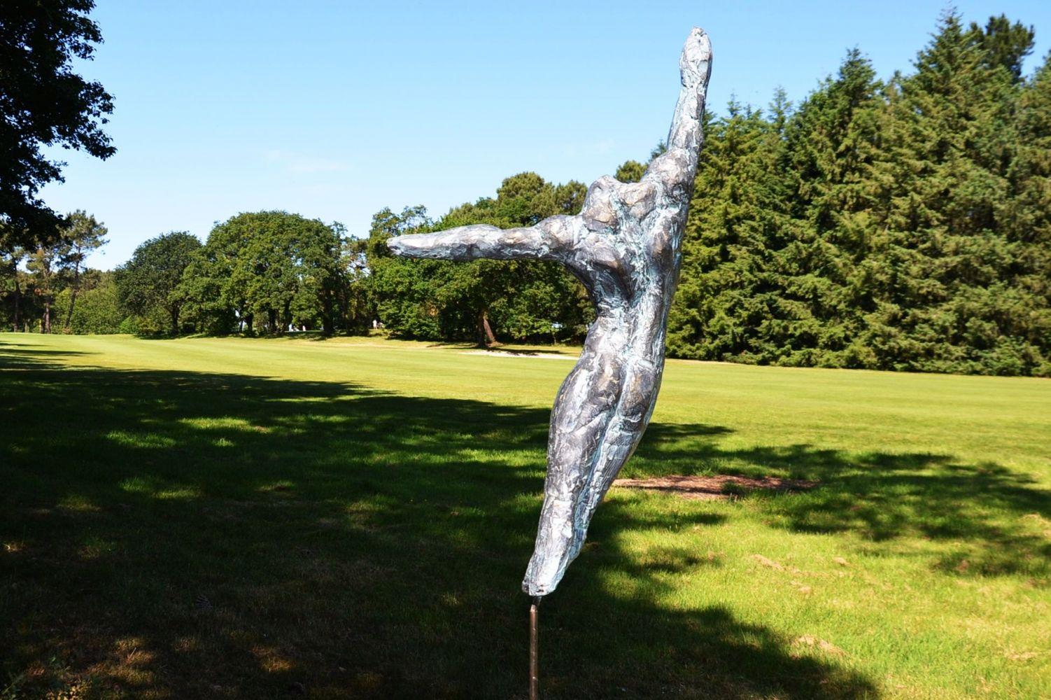 Bailarín III de Yann Guillon - Escultura desnudo masculino, figurativa, bronce, atleta en venta 3