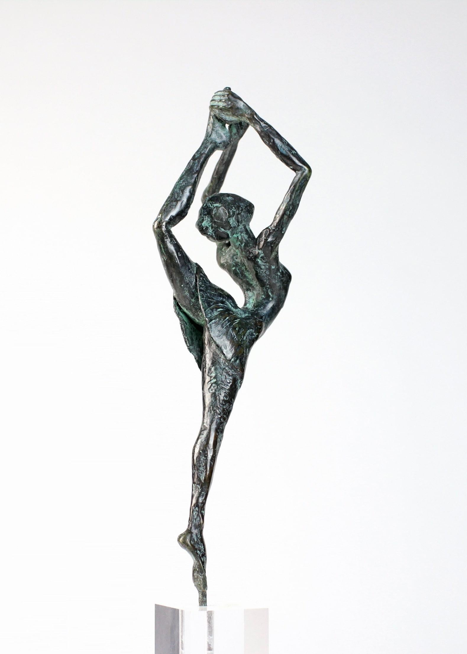 Danseuse Rassemble - Bronze-Skulptur einer Tänzerin, zeitgenössisch (Gold), Figurative Sculpture, von Yann Guillon