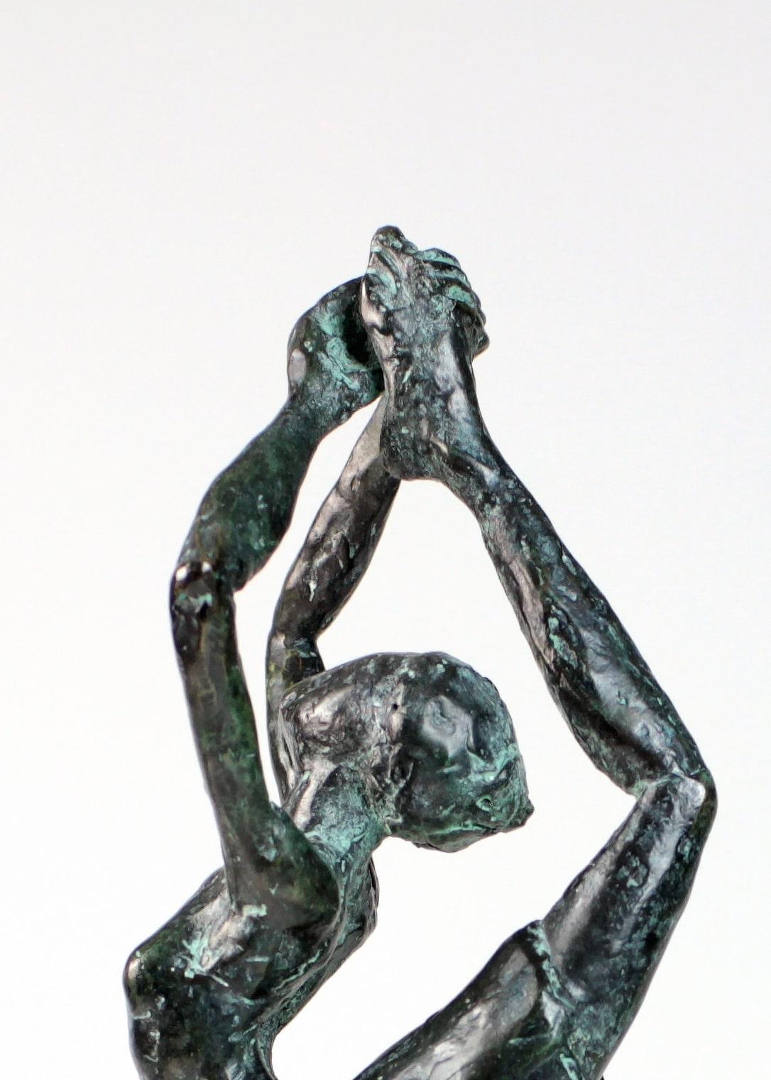 Danseuse Rassemblée - Female Dancer Bronze Sculpture, contemporary - Gold Figurative Sculpture by Yann Guillon