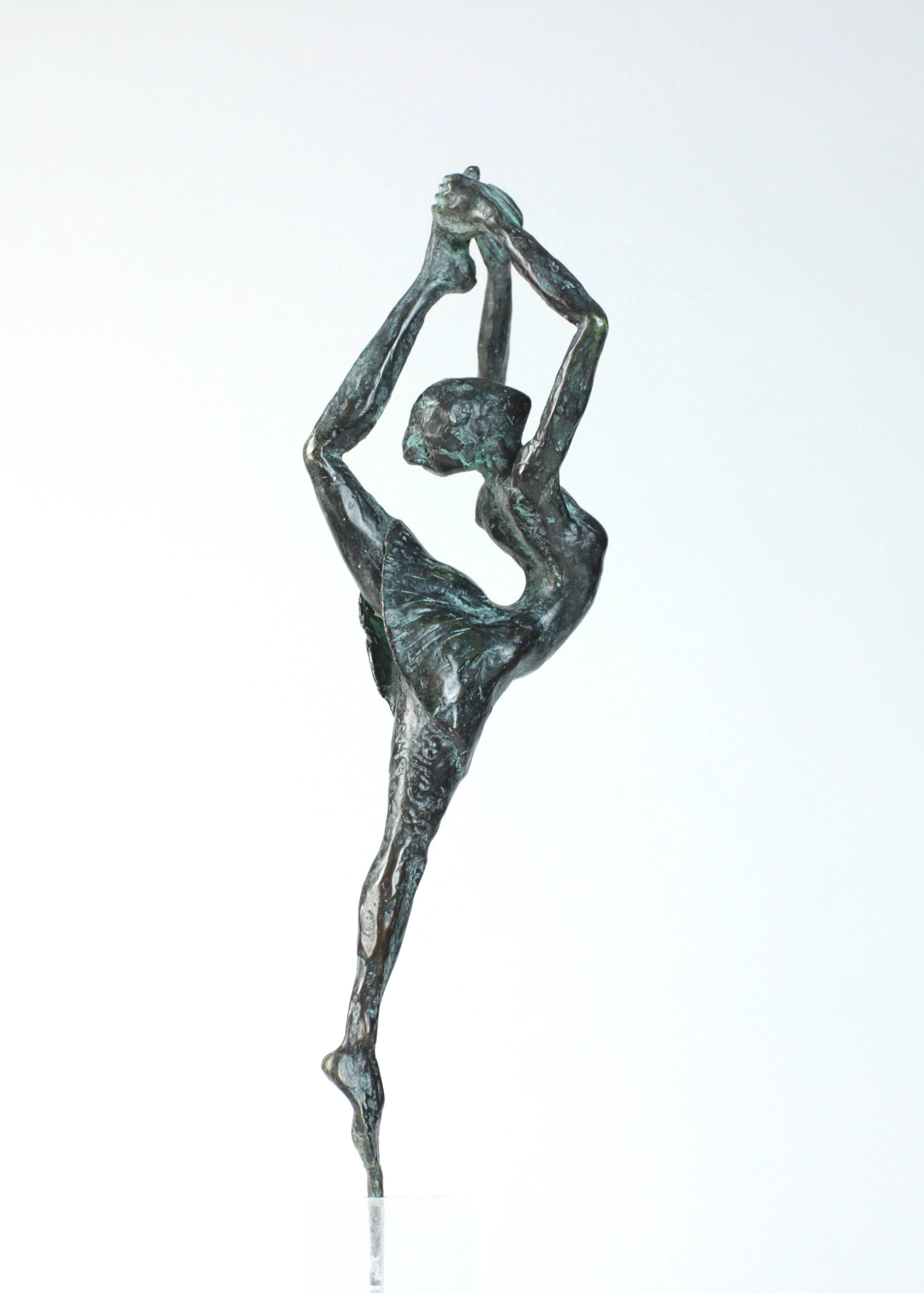 Yann Guillon Figurative Sculpture - Danseuse Rassemblée - Female Dancer Bronze Sculpture, contemporary