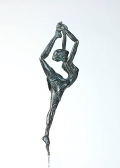 Danseuse Rassemble - Bronze-Skulptur einer Tänzerin, zeitgenössisch