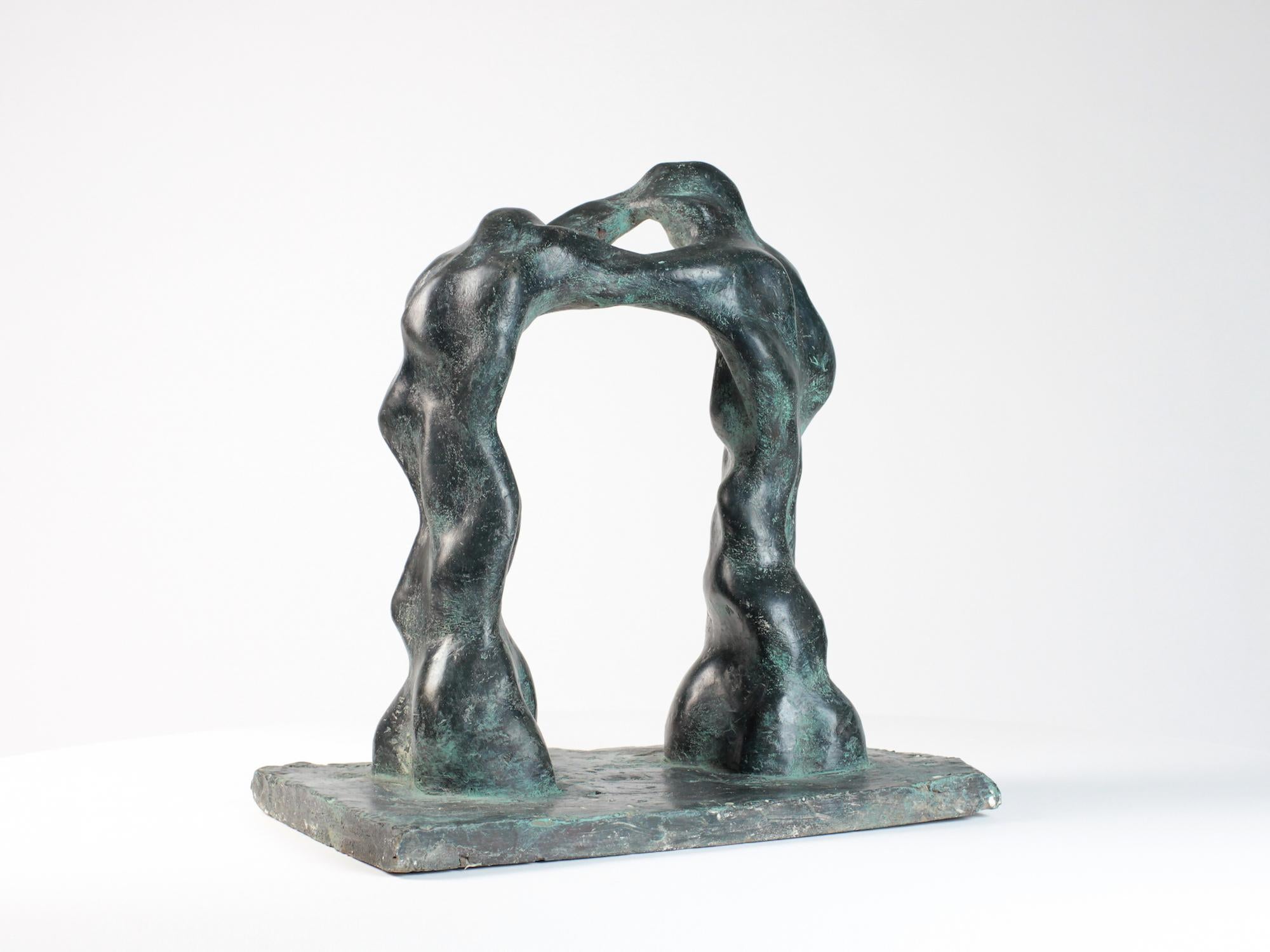 Großer Bogen von Yann Guillon – halb-abstrakte Bronzeskulptur, glatte Formen, dunkel im Angebot 1