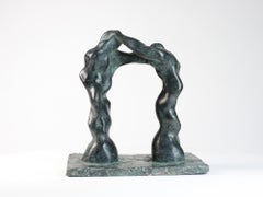 Großer Bogen von Yann Guillon – halb-abstrakte Bronzeskulptur, glatte Formen, dunkel