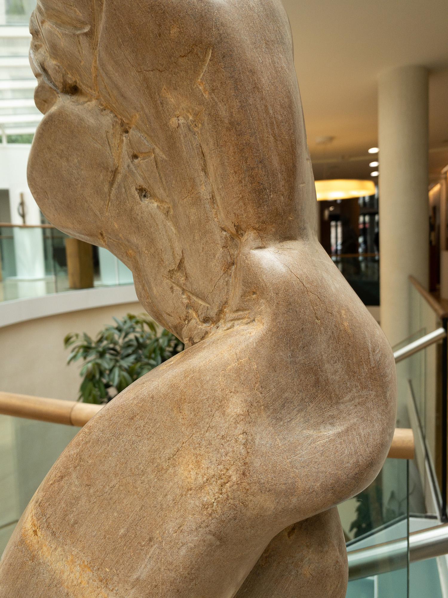 Großer expressionistischer Torso von Yann Guillon - Zeitgenössische Steinskulptur, Körper im Angebot 4