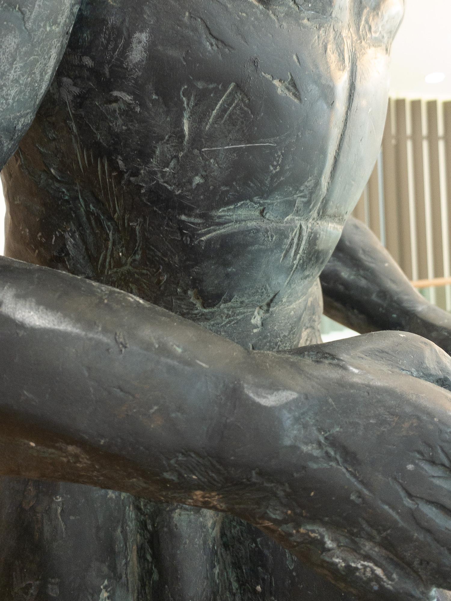 Large Runner di Yann Guillon - Grande scultura in bronzo di nudo maschile, movimento, potere in vendita 13