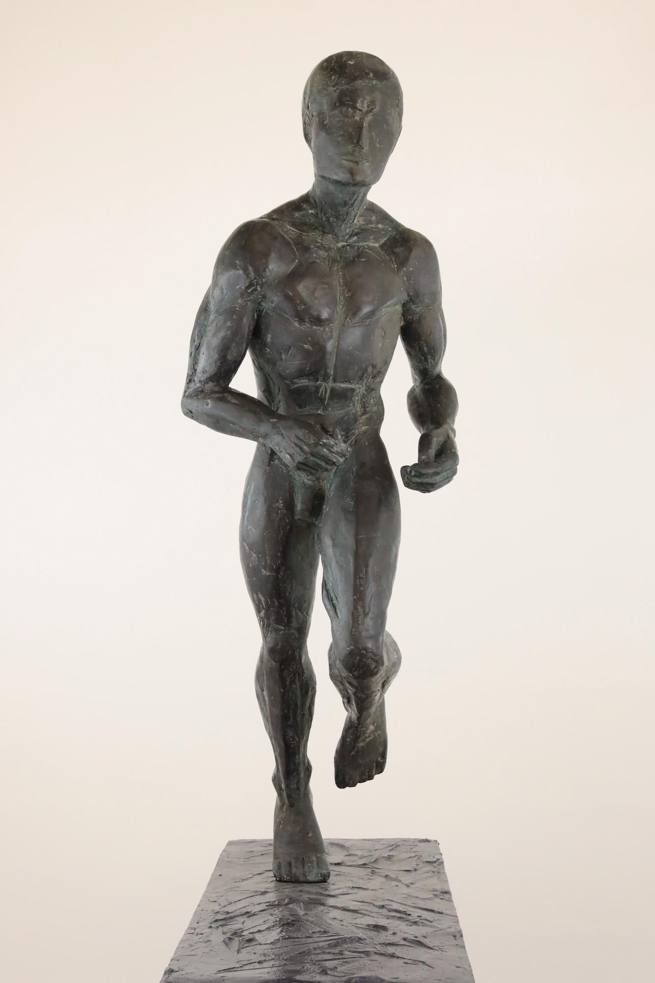 Großer großer Läufer von Yann Guillon - Große männliche nackte Bronzeskulptur, Bewegung, Kraft im Angebot 12