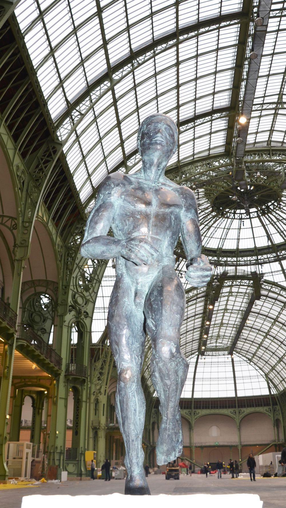 Large Runner di Yann Guillon - Grande scultura in bronzo di nudo maschile, movimento, potere in vendita 8