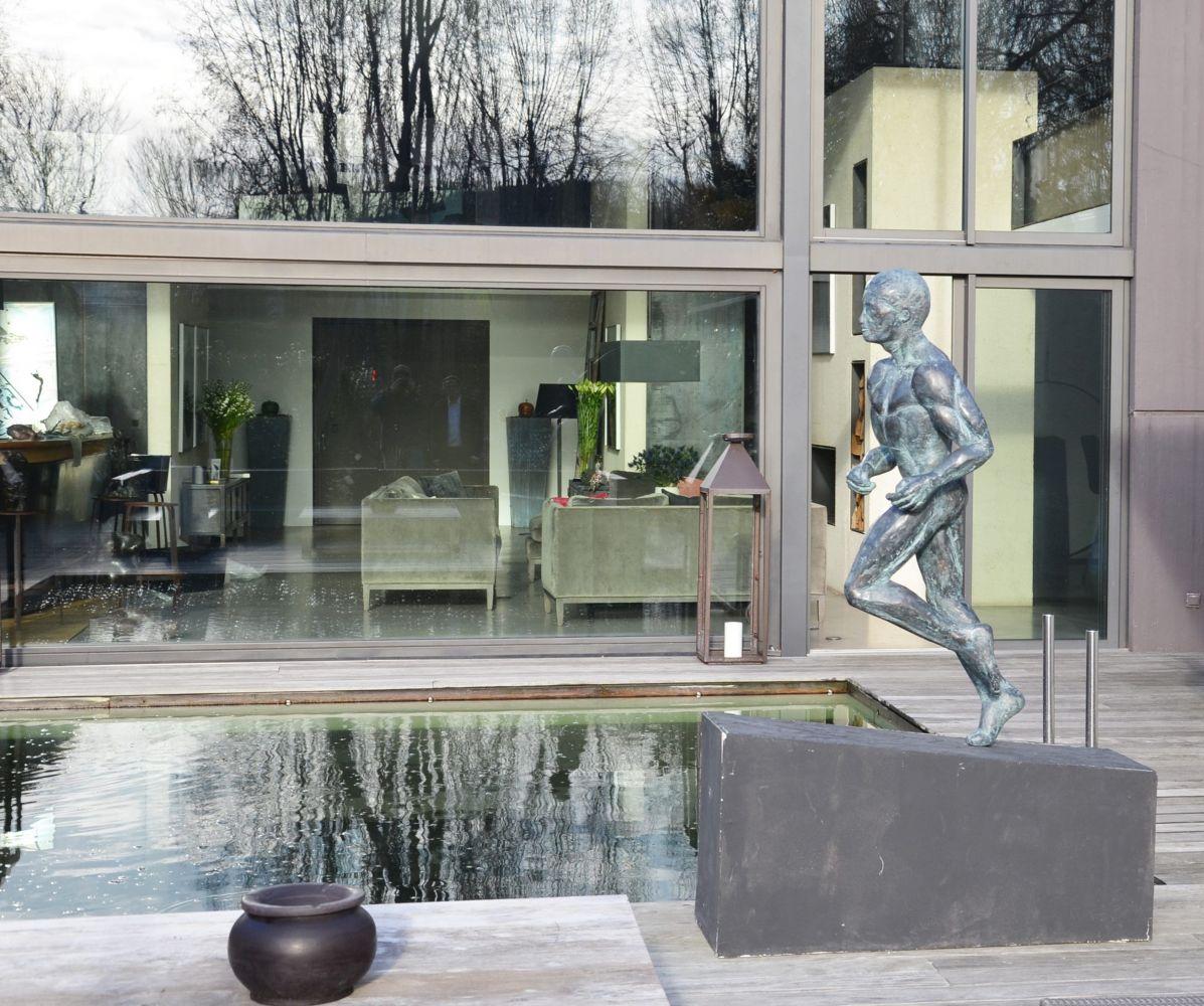 Large Runner di Yann Guillon - Grande scultura in bronzo di nudo maschile, movimento, potere in vendita 11