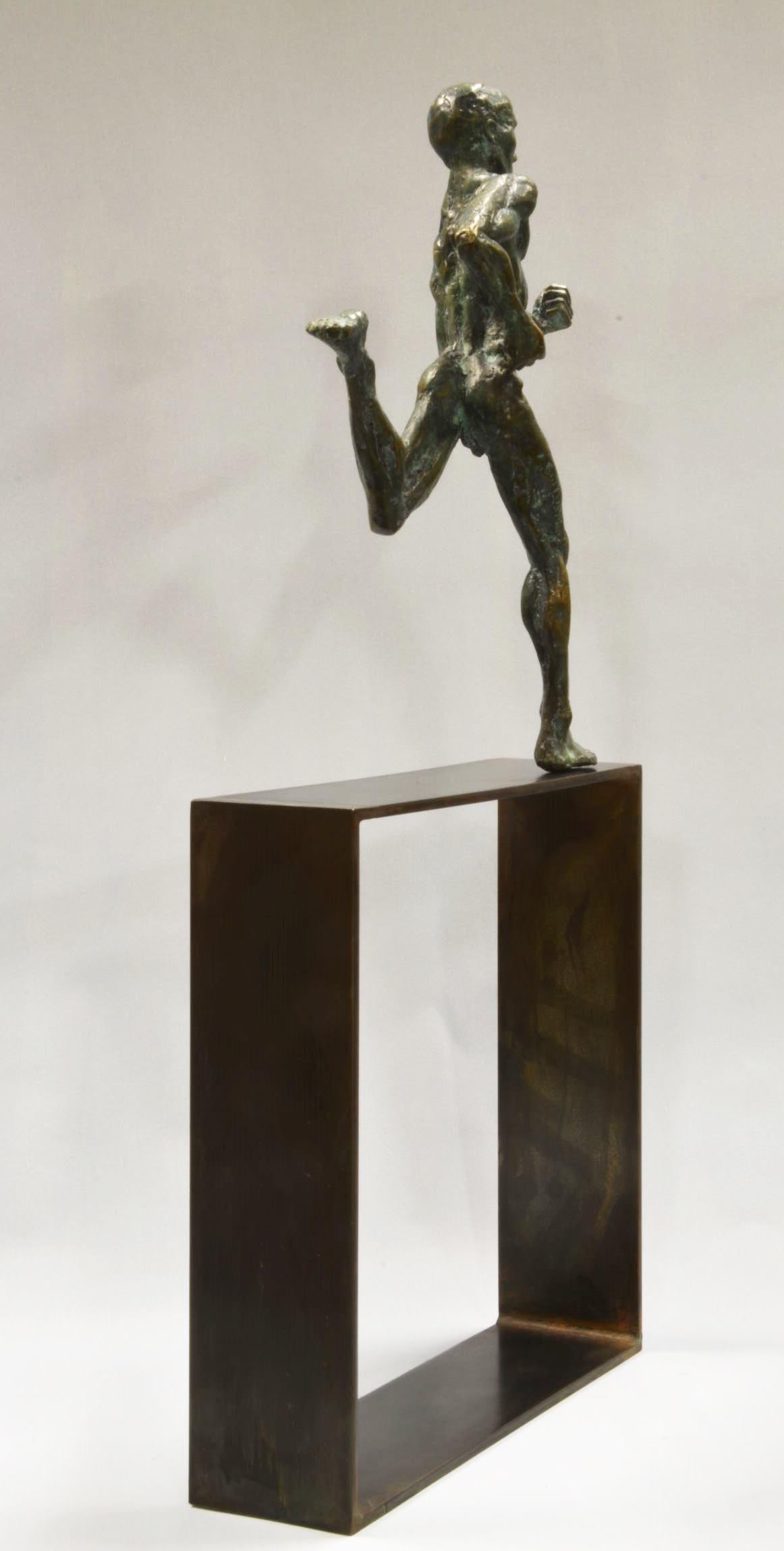Marathonläufer von Yann Guillon - Männliche Bronzeskulptur, Sportler, zeitgenössisch im Angebot 1