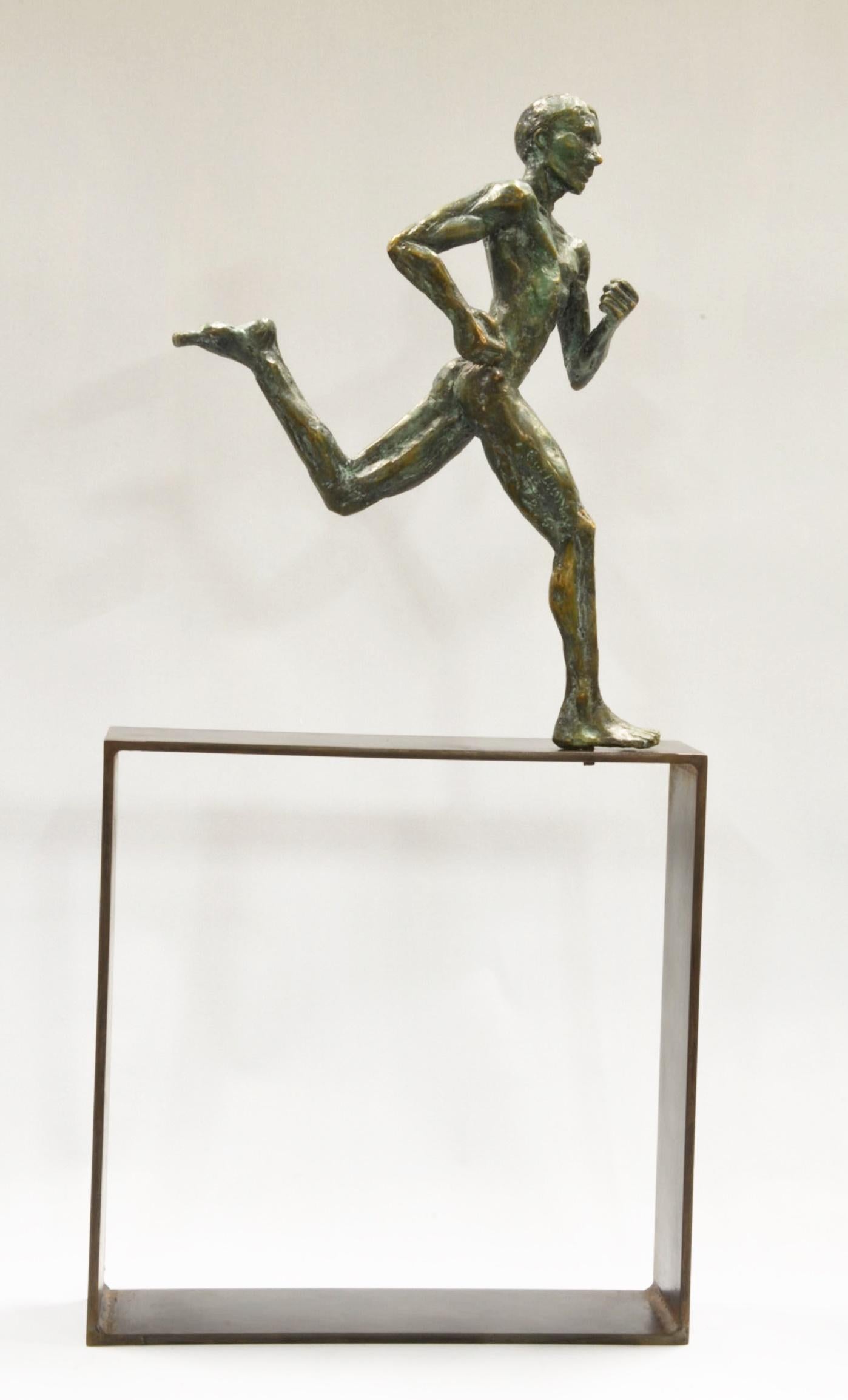 Marathonläufer von Yann Guillon - Männliche Bronzeskulptur, Sportler, zeitgenössisch im Angebot 4