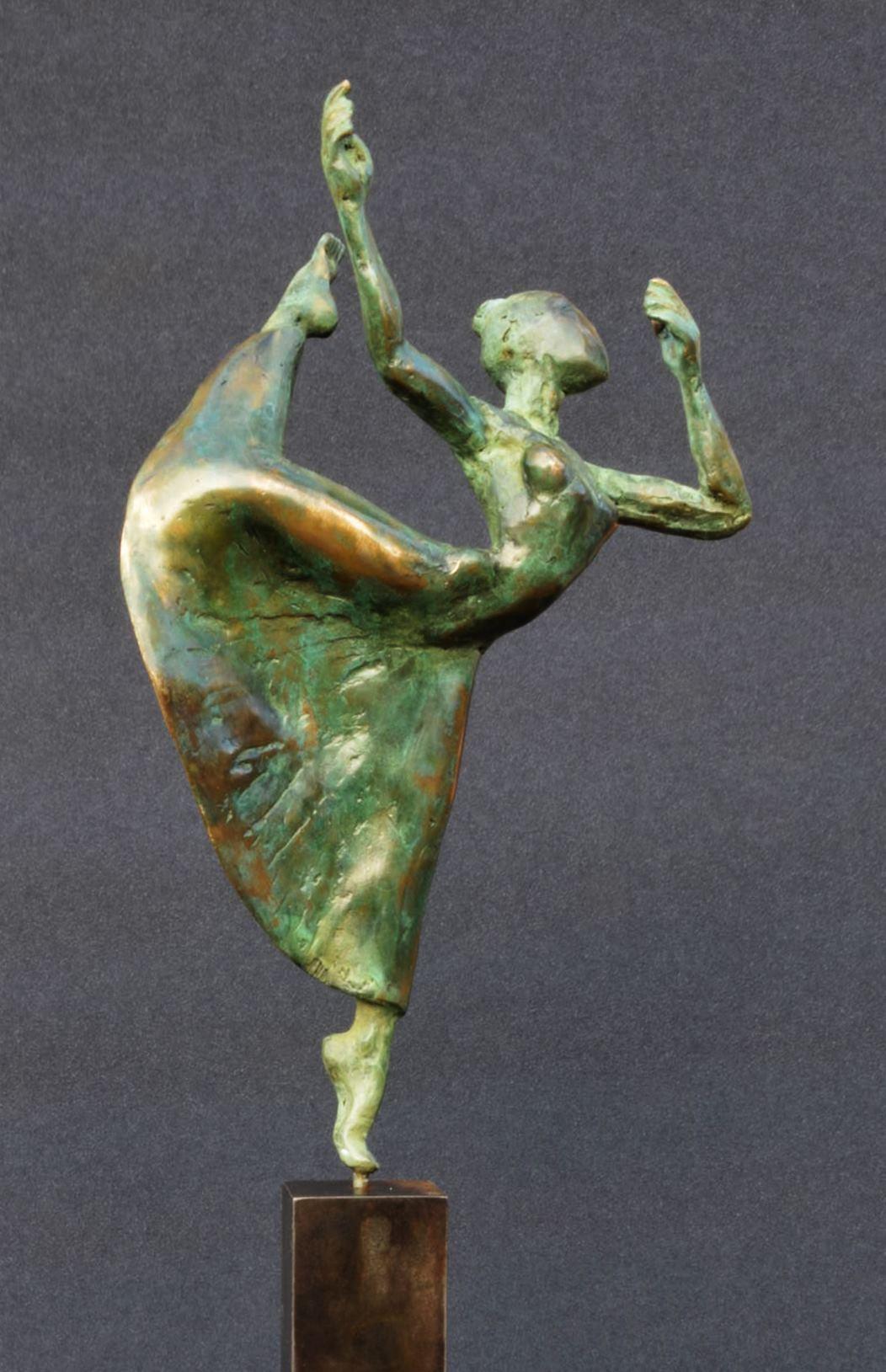 Modern dancer I by Yann Guillon - Ballet dancer, female figure, bronze sculpture For Sale 3