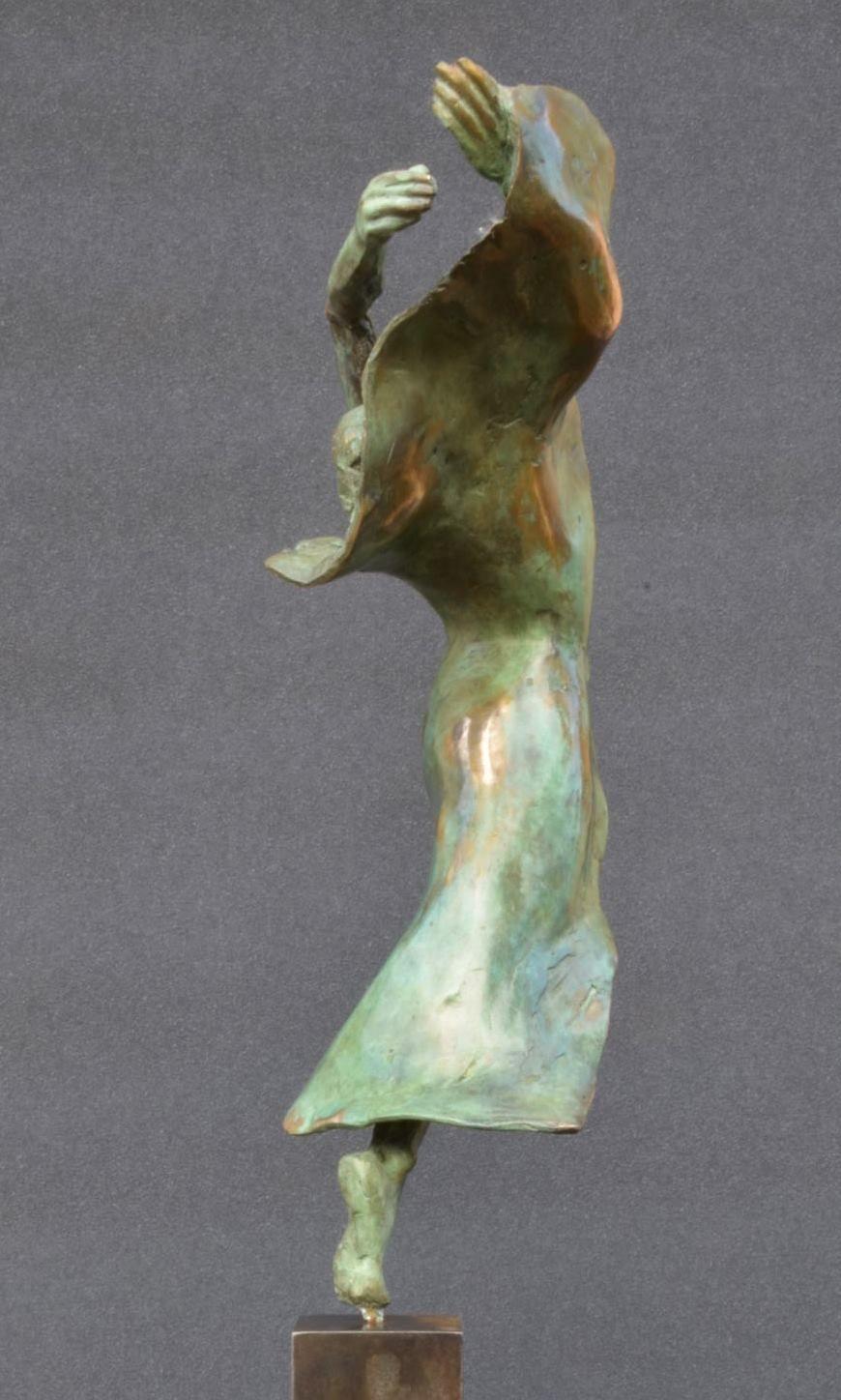 Bailarina moderna III de Yann Guillon - Escultura de bronce, verde, figurativa, mujer en venta 3