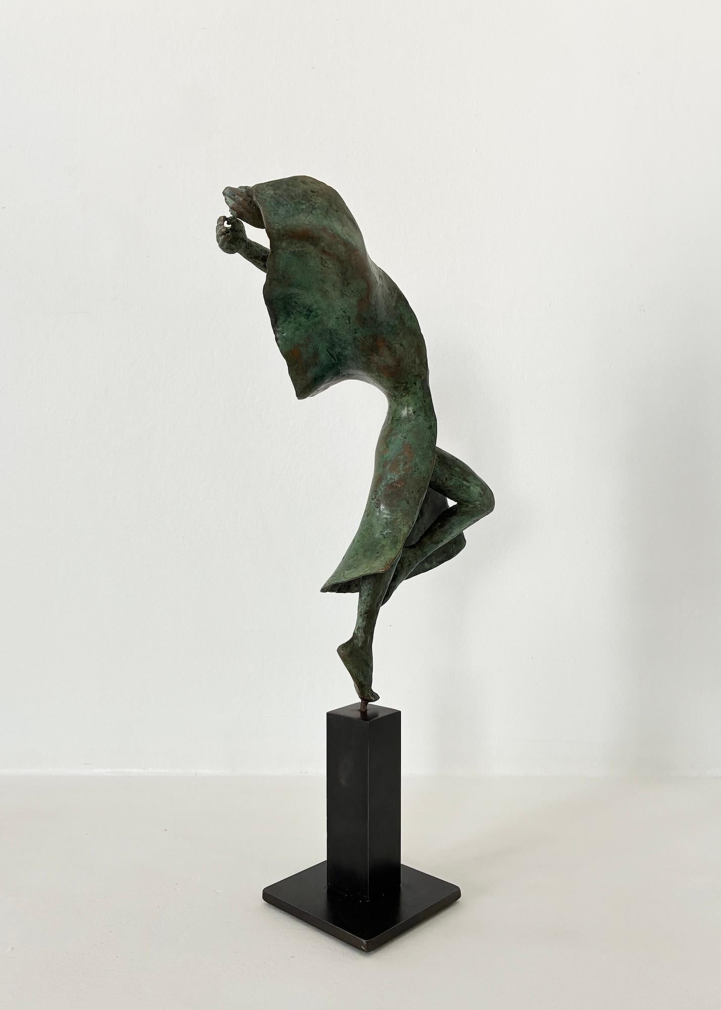 Ballerina moderna III di Yann Guillon - Scultura in bronzo, verde, figurativa, donna in vendita 3
