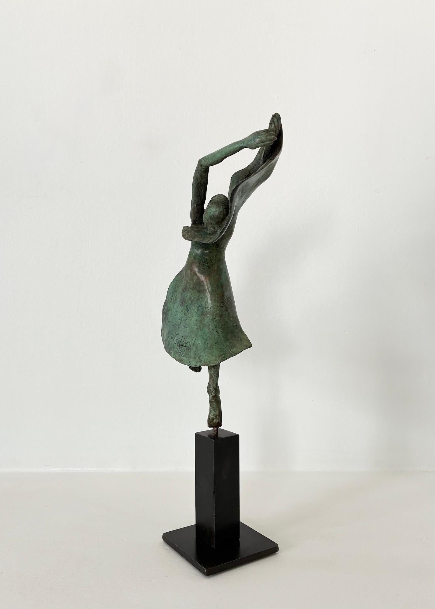 Ballerina moderna III di Yann Guillon - Scultura in bronzo, verde, figurativa, donna in vendita 4