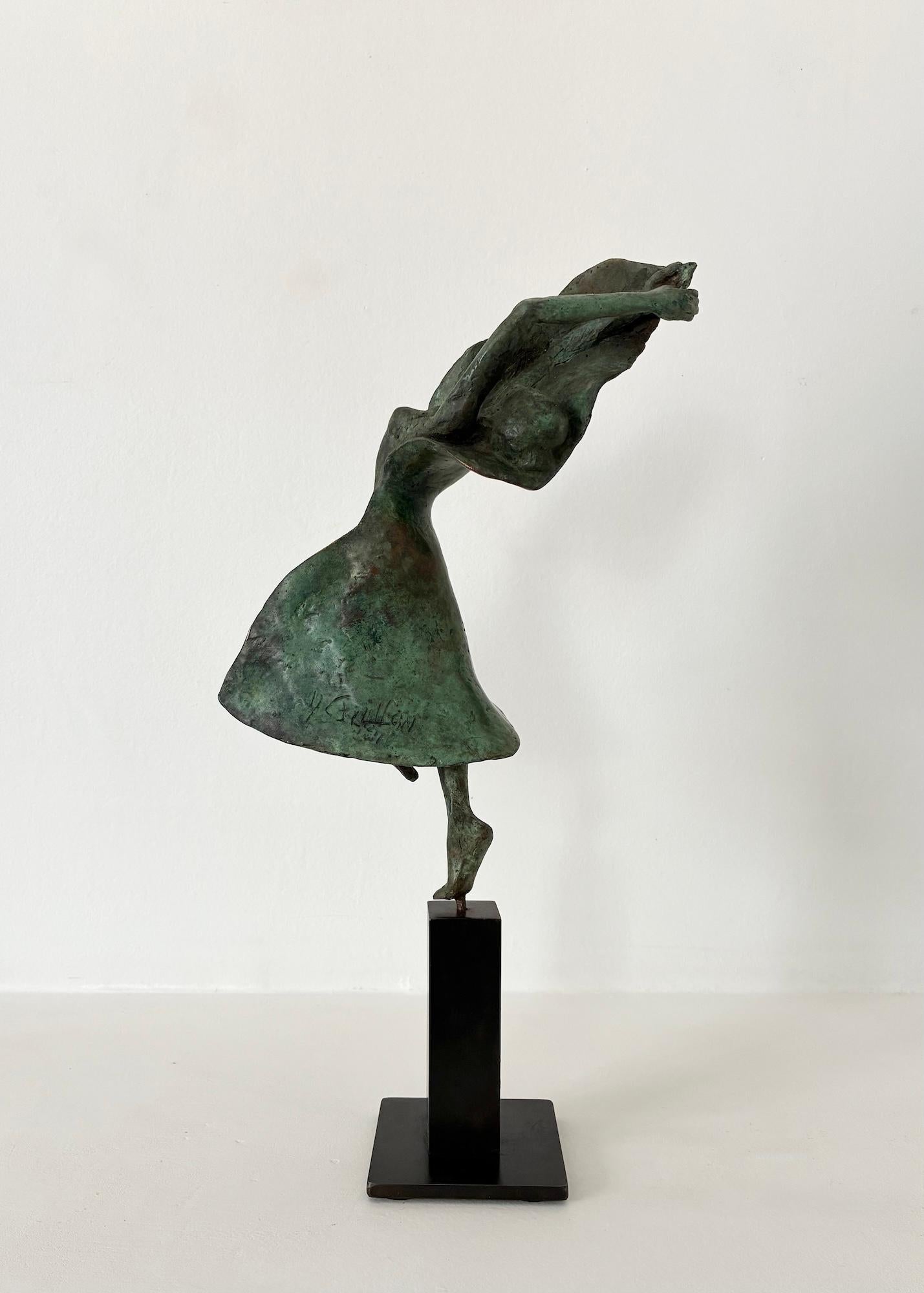 Ballerina moderna III di Yann Guillon - Scultura in bronzo, verde, figurativa, donna in vendita 5