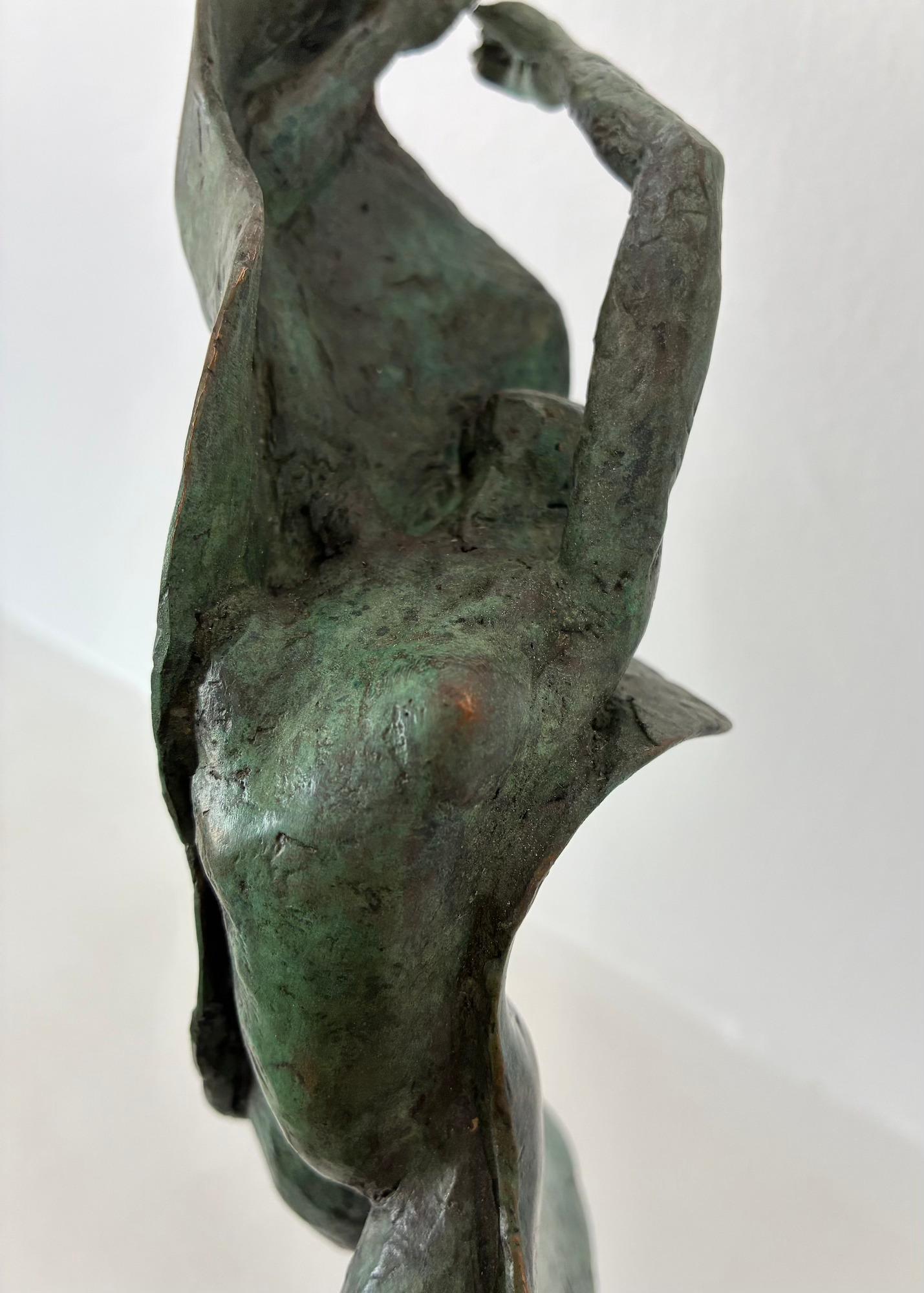 Ballerina moderna III di Yann Guillon - Scultura in bronzo, verde, figurativa, donna in vendita 6