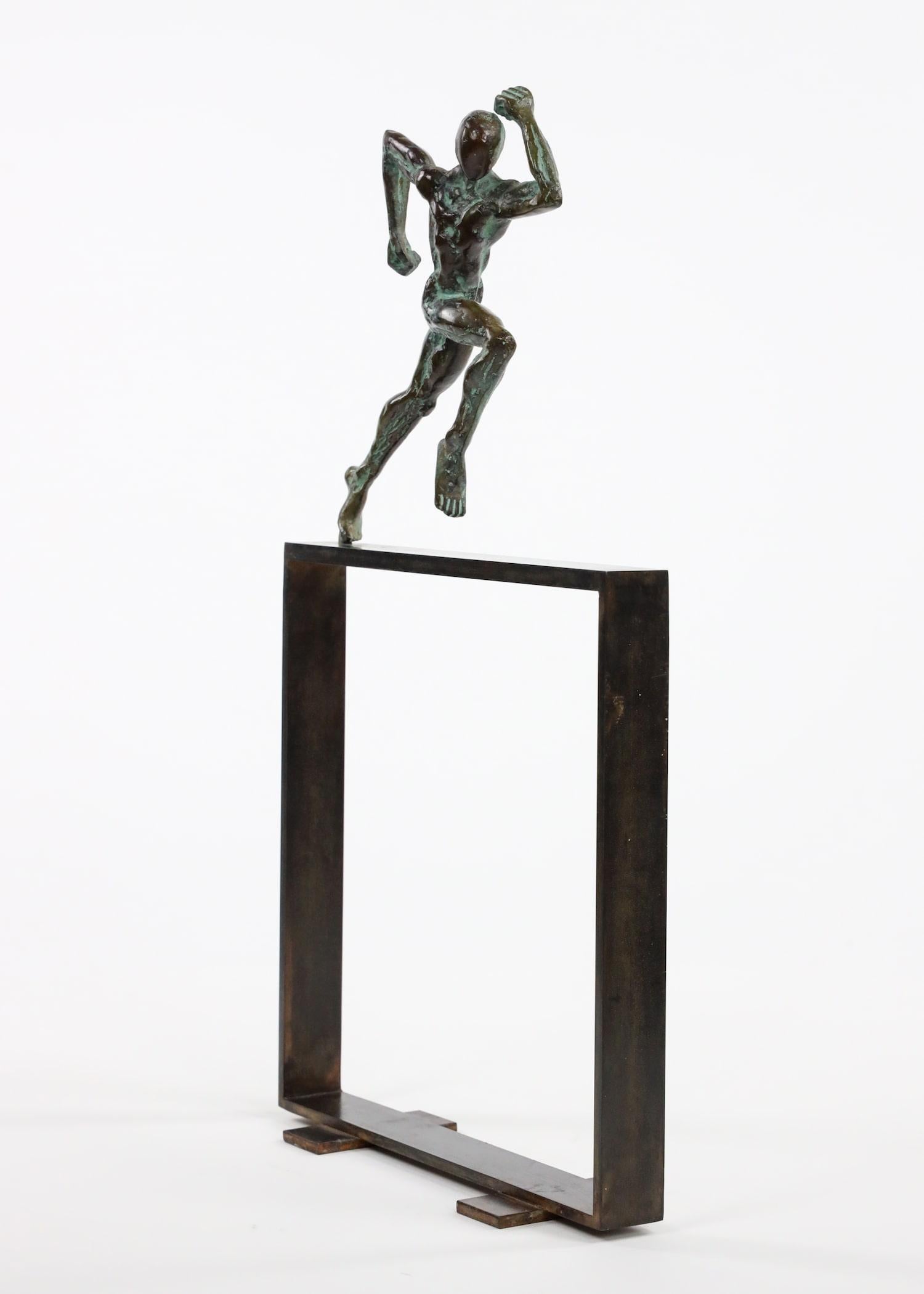 Petit tapis de couloir Start II de Yann Guillon, sculpture figurative en bronze, athlète en vente 2
