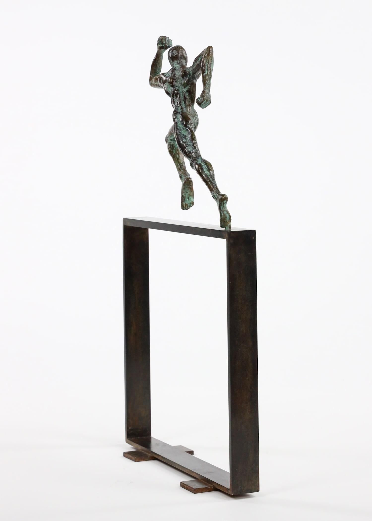 Petit tapis de couloir Start II de Yann Guillon, sculpture figurative en bronze, athlète en vente 6