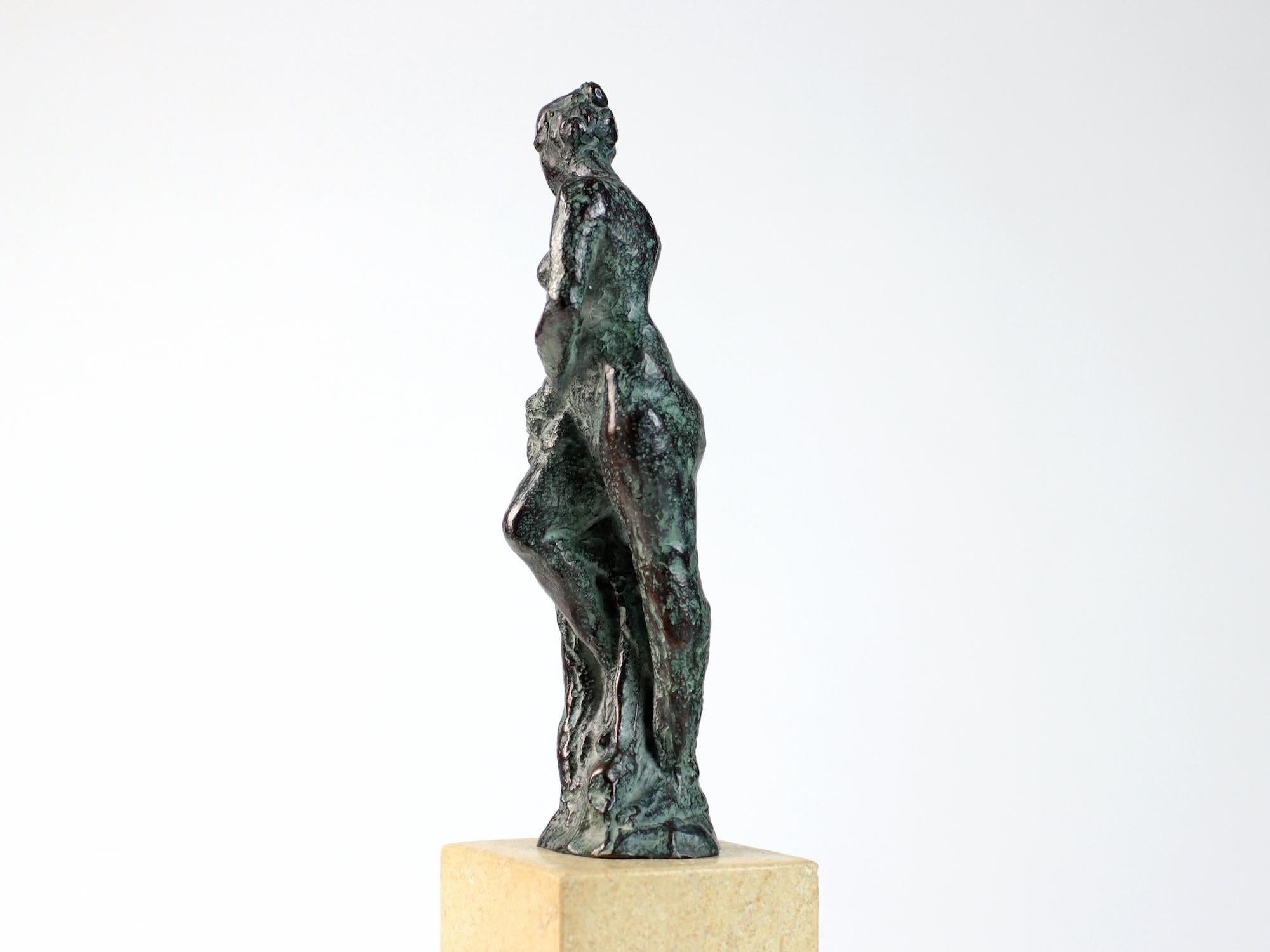 The Little Bather II by Yann Guillon - Contemporary bronze sculpture, nude woman For Sale 1