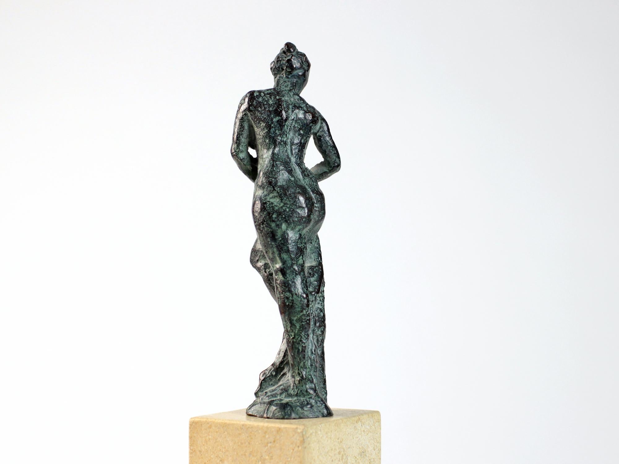 The Little Bather II by Yann Guillon - Contemporary bronze sculpture, nude woman For Sale 2