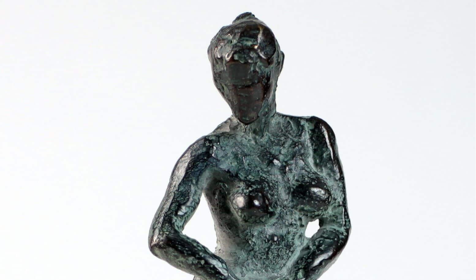 The Little Bather II by Yann Guillon - Contemporary bronze sculpture, nude woman For Sale 6