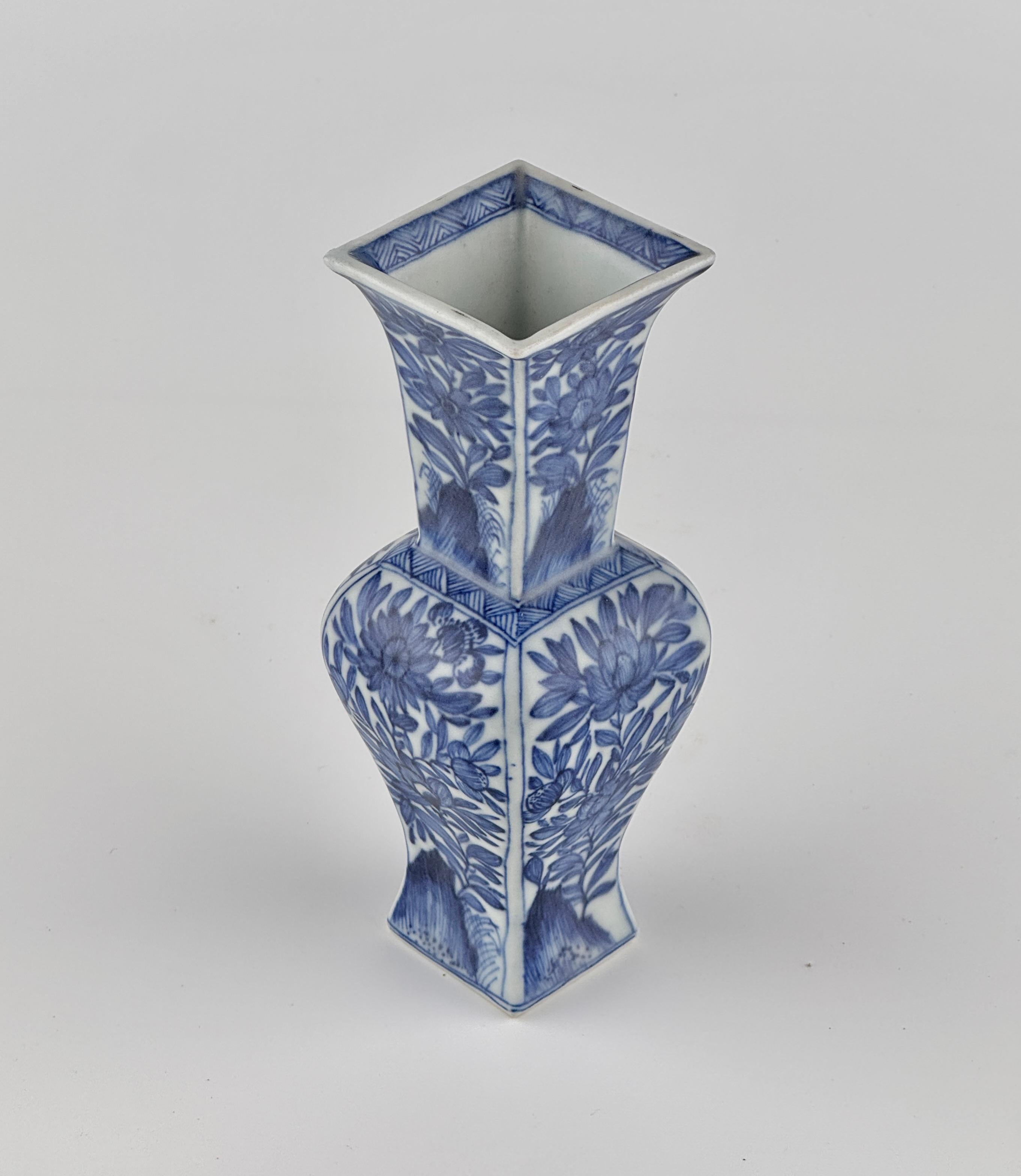 Yanyan Vase from Vung Tau Ship, Qing Dynasty Kangxi Era, Circa 1690 For Sale 3