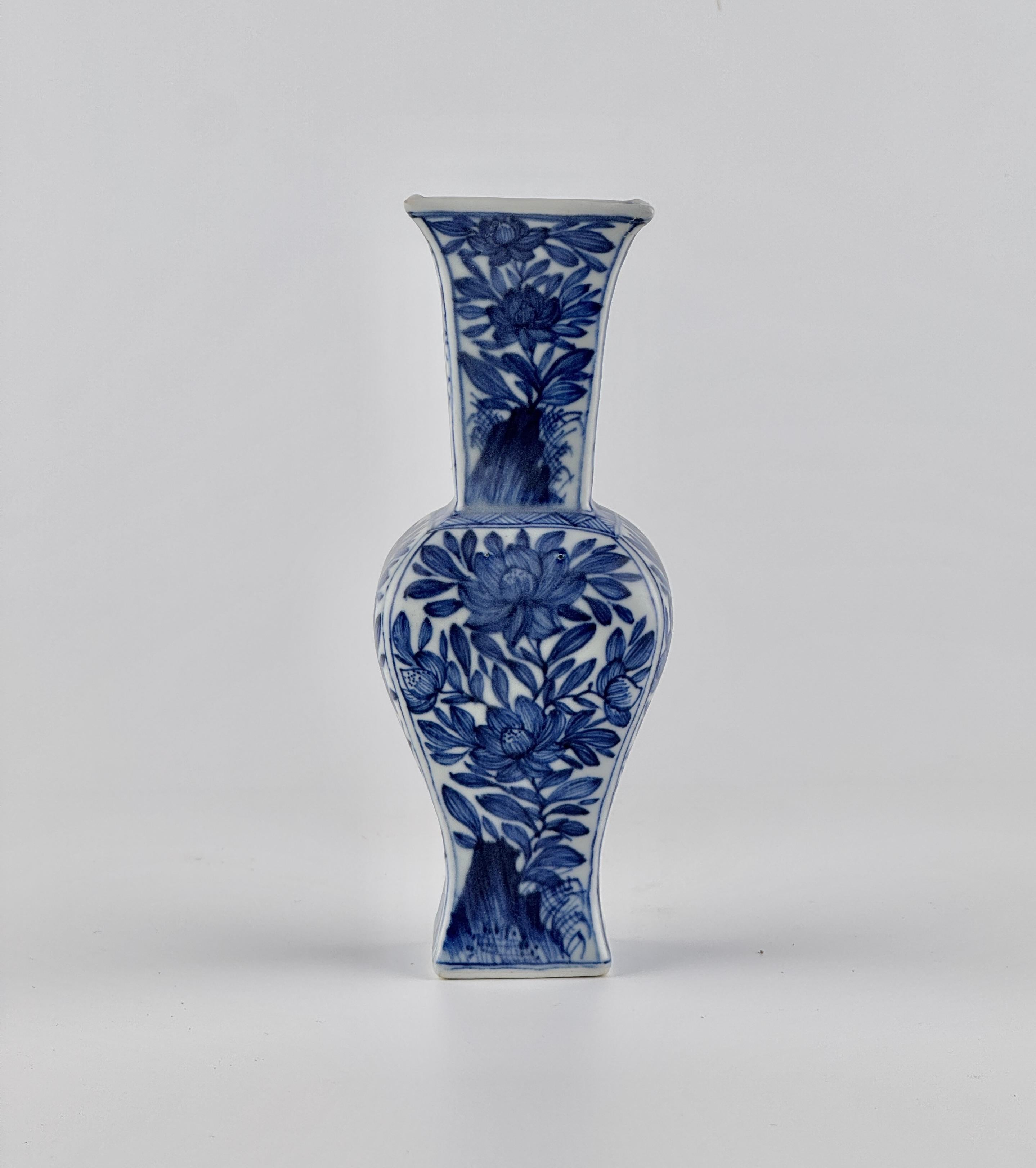 Vietnamese Yanyan Vase from Vung Tau Ship, Qing Dynasty Kangxi Era, Circa 1690 For Sale