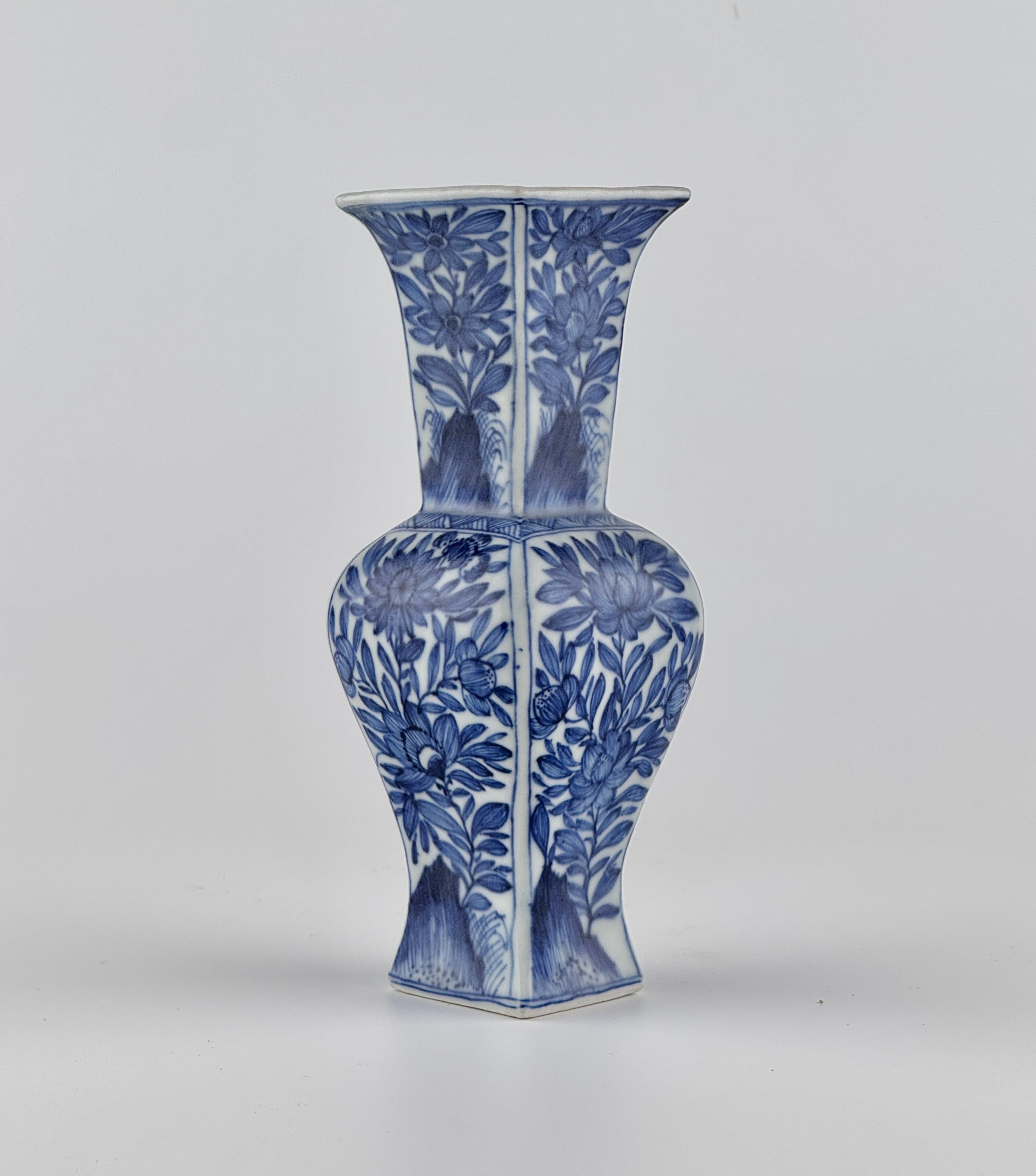 Glazed Yanyan Vase from Vung Tau Ship, Qing Dynasty Kangxi Era, Circa 1690 For Sale