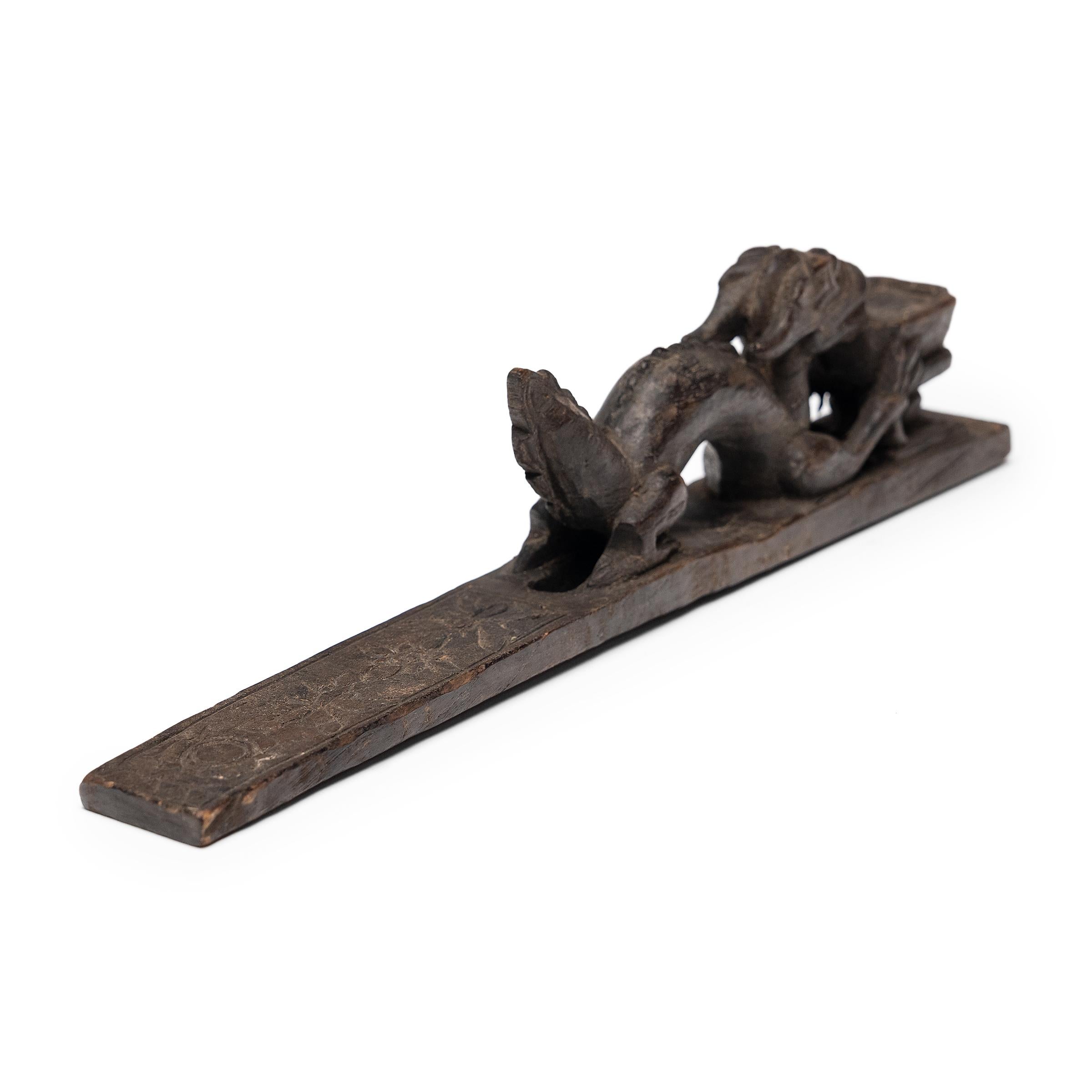 Chinois Baguette de dragon du chaman Yao, c. 1900 en vente