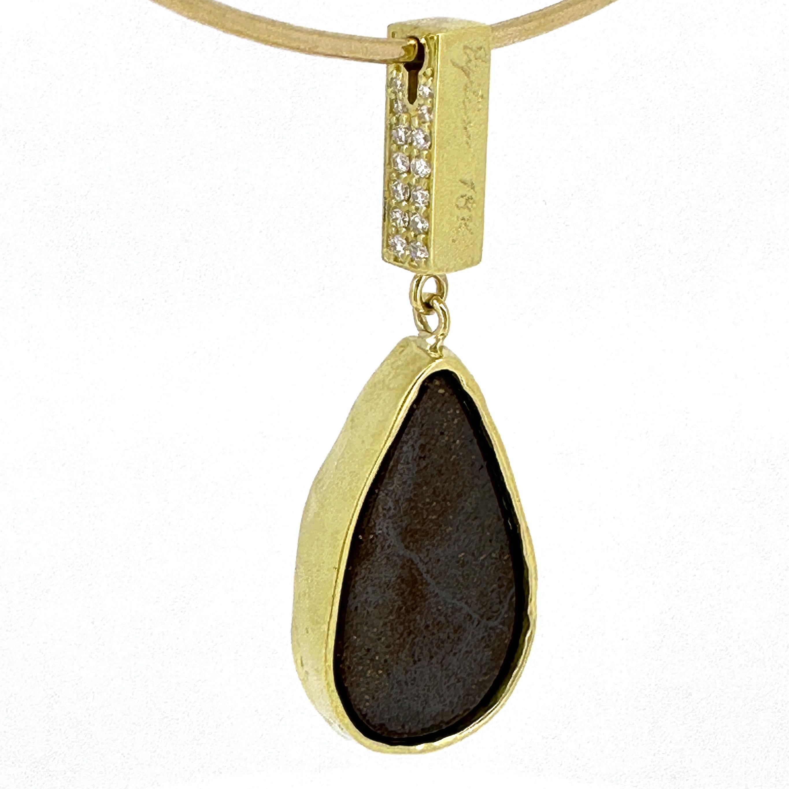 Yaraka Boulder Opal Drop Pendant with Diamond Box Bale on Gold Wire Collar For Sale 4