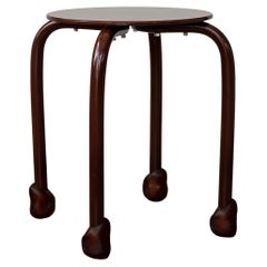 Sgabello Yareta marrone scuro con piedi scultorei in gomma - Design moderno impilabile