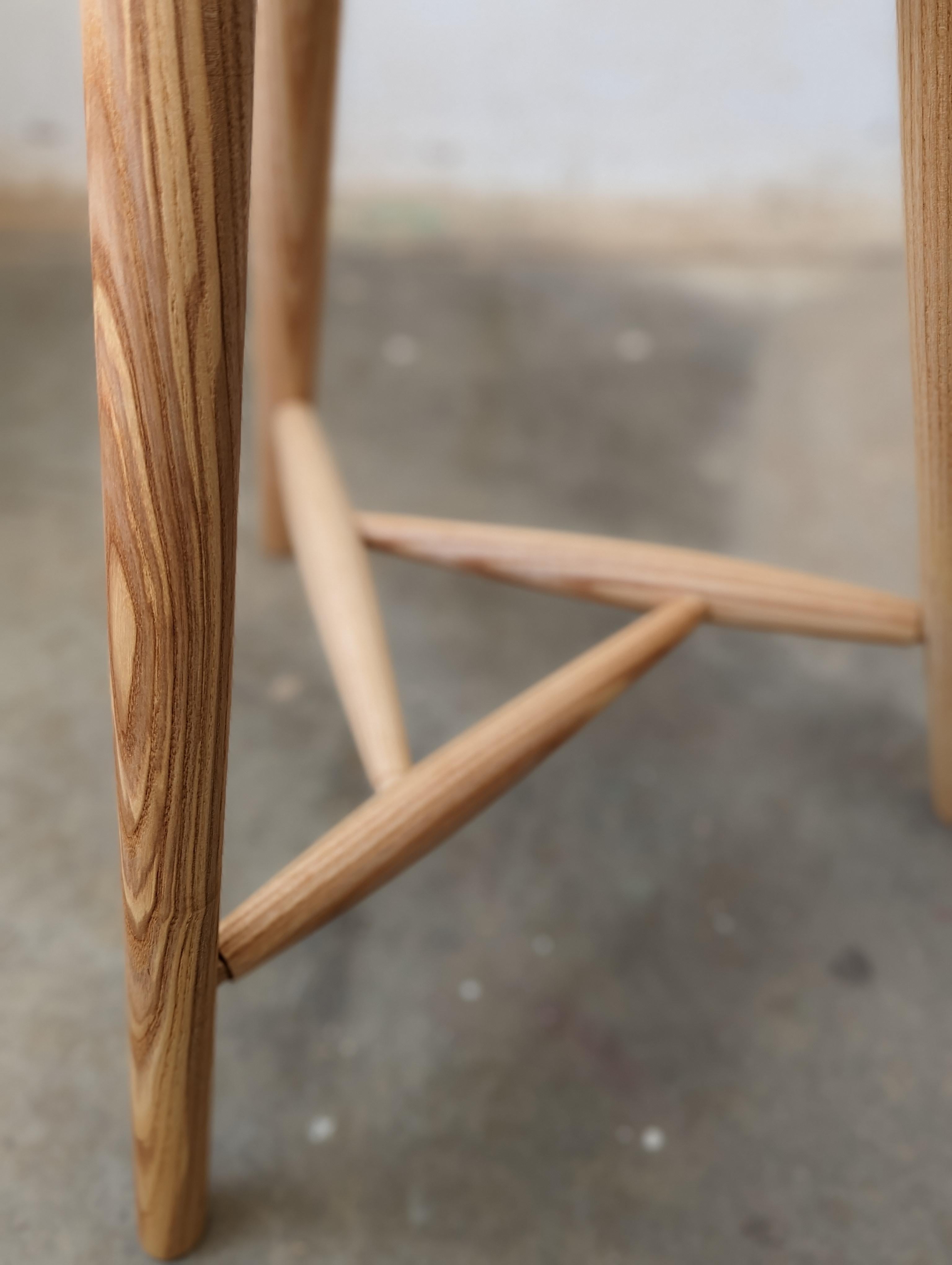 3 legged bar stool