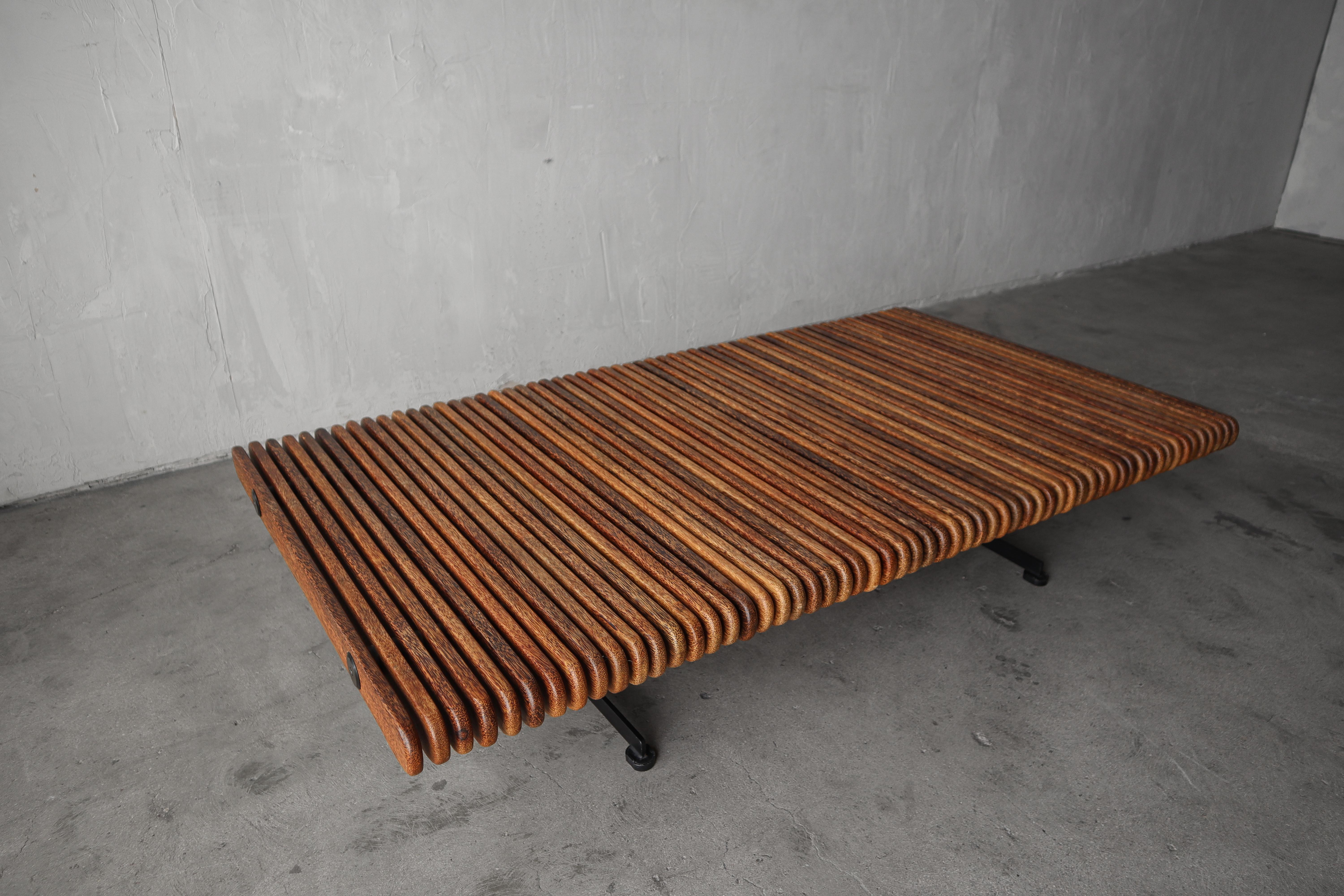 Yasawa Palmwood Slat Bench Coffee Table by Pacific Green In Excellent Condition For Sale In Las Vegas, NV
