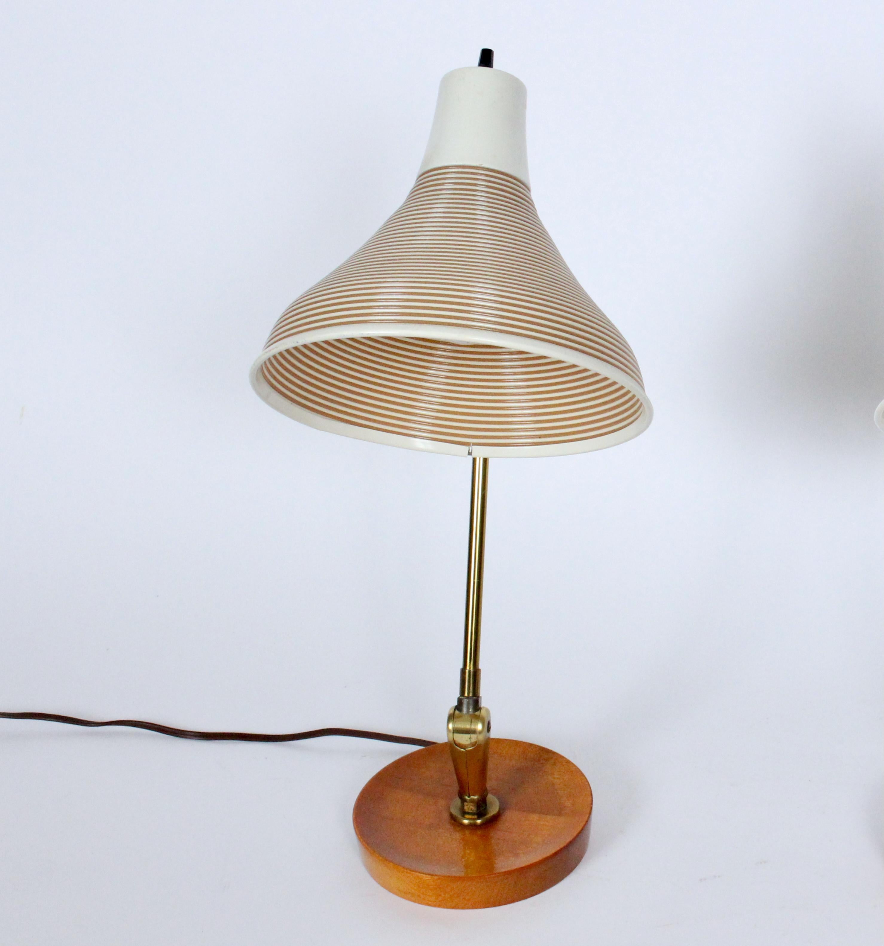 Yasha Heifetz Schreibtischlampen aus Ahorn mit beigem Rotaflex-Schirm, 1950er Jahre im Zustand „Gut“ im Angebot in Bainbridge, NY
