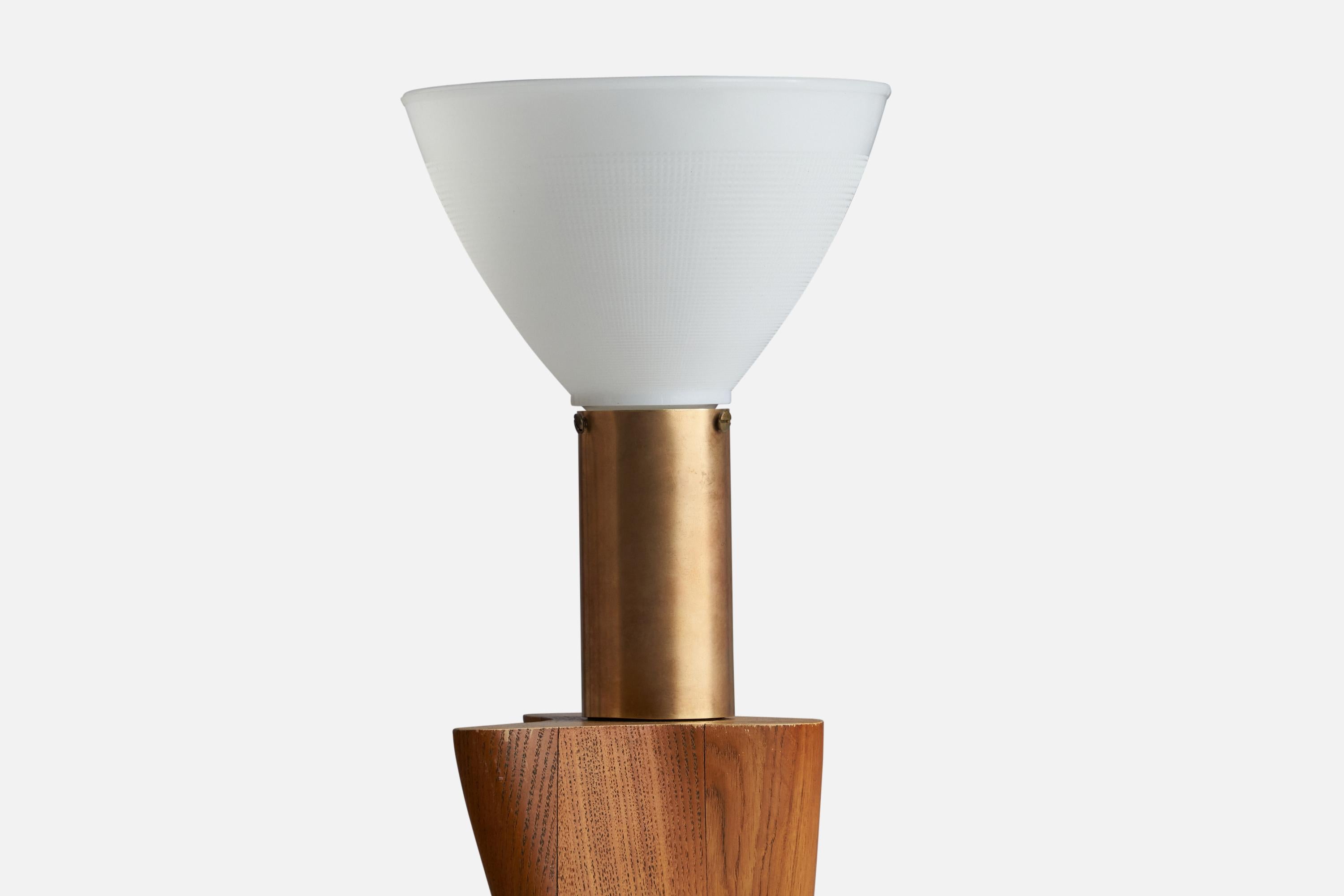 Mid-20th Century Yasha Heifetz Attribution, Table Lamp, Brass, Oak, USA, 1950s For Sale