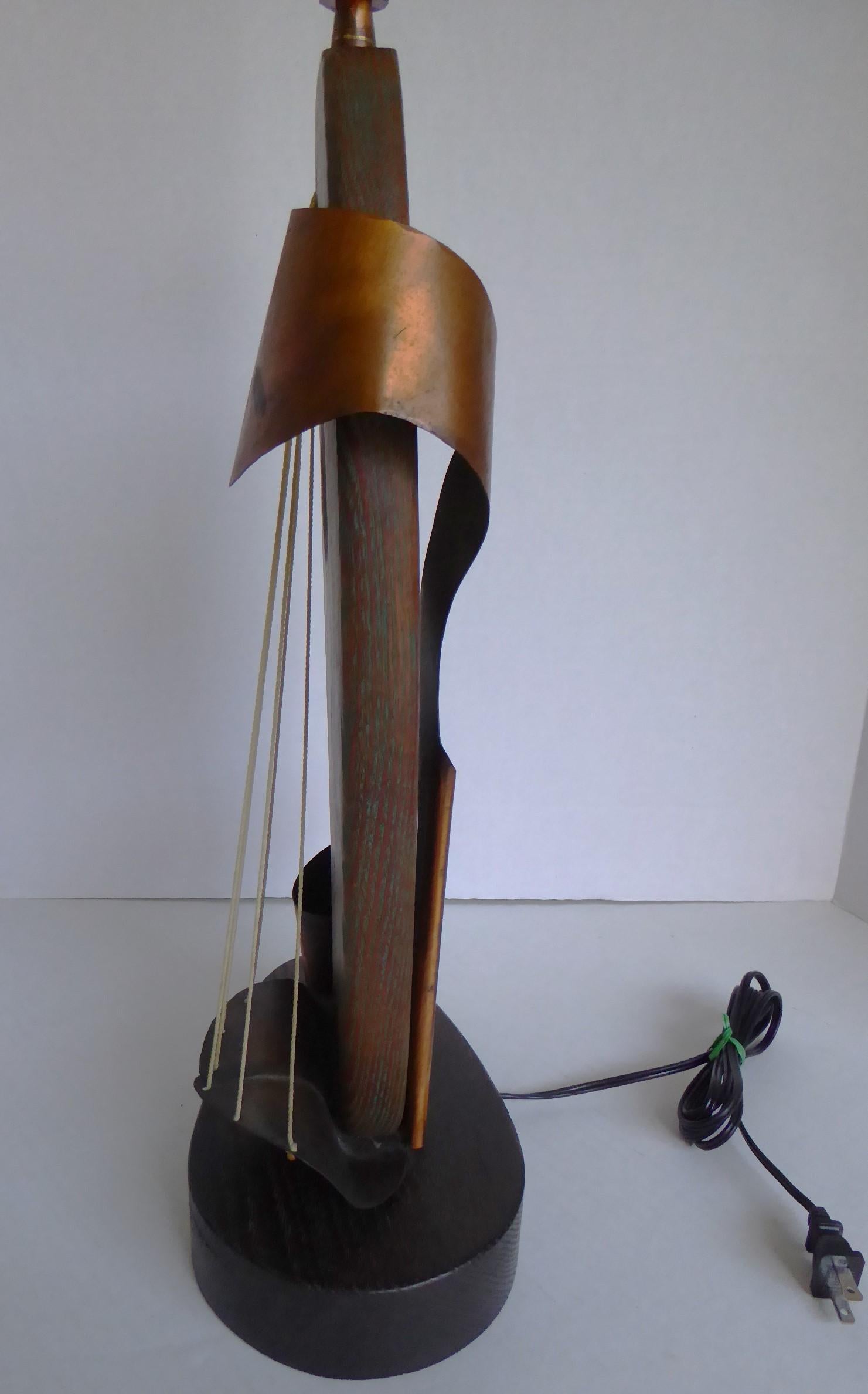 Yasha Heifetz Mid Century Modern Sculptural Table Lamp Oak-Copper-String 1950s In Good Condition For Sale In Miami, FL