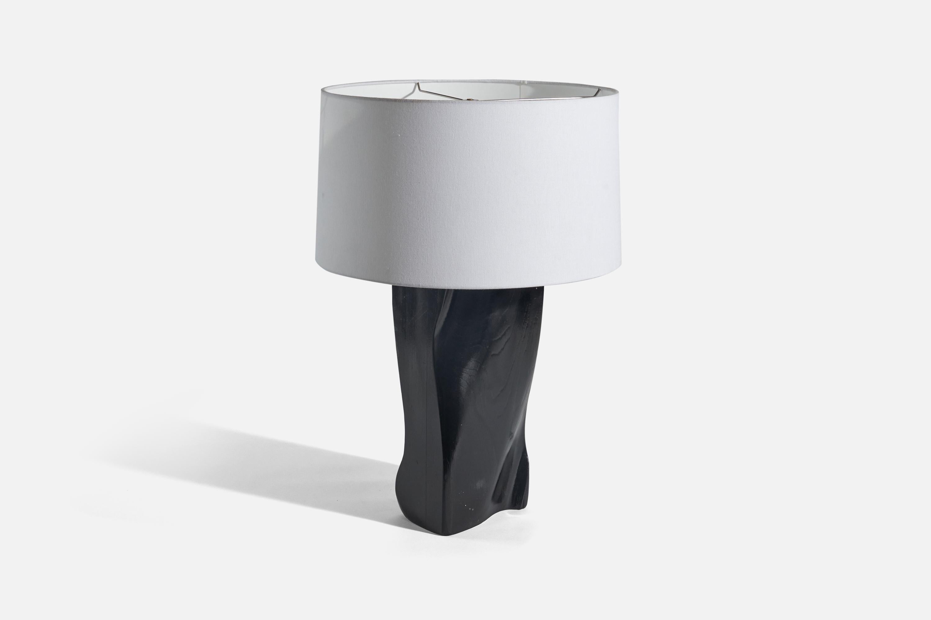Lampe de table en chêne et en laiton conçue et produite par Yasha Heifetz, États-Unis, années 1950. 

Vendu sans abat-jour. 
Dimensions de la lampe (pouces) : 18.75 x 7.62 x 5.31 (Hauteur x Largeur x Profondeur)
Dimensions de l'abat-jour