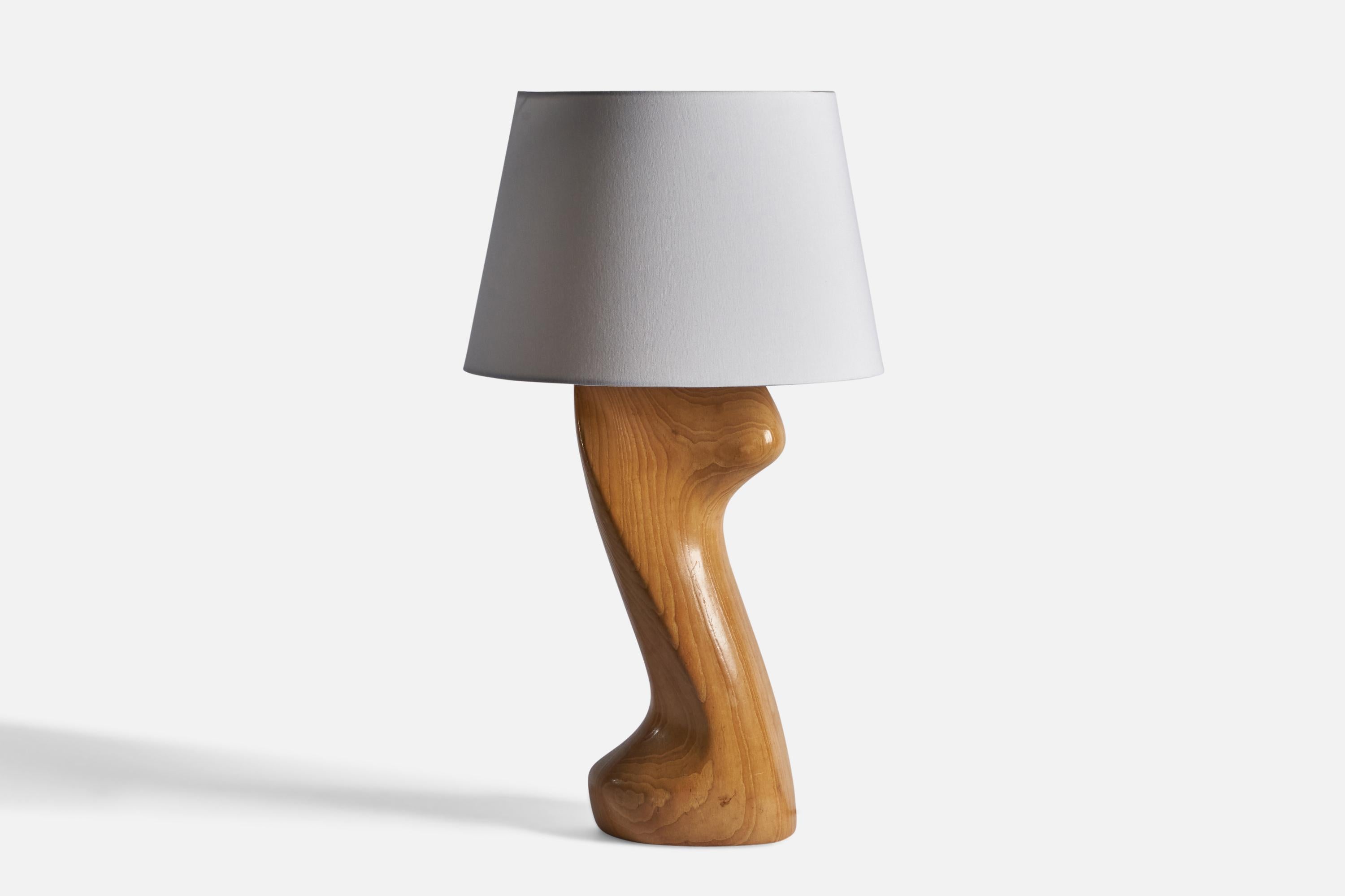 Importante lampe de table en chêne massif, design et production attribués à Yasha Heifetz, États-Unis, années 1950.

Dimensions de la lampe : 28.25