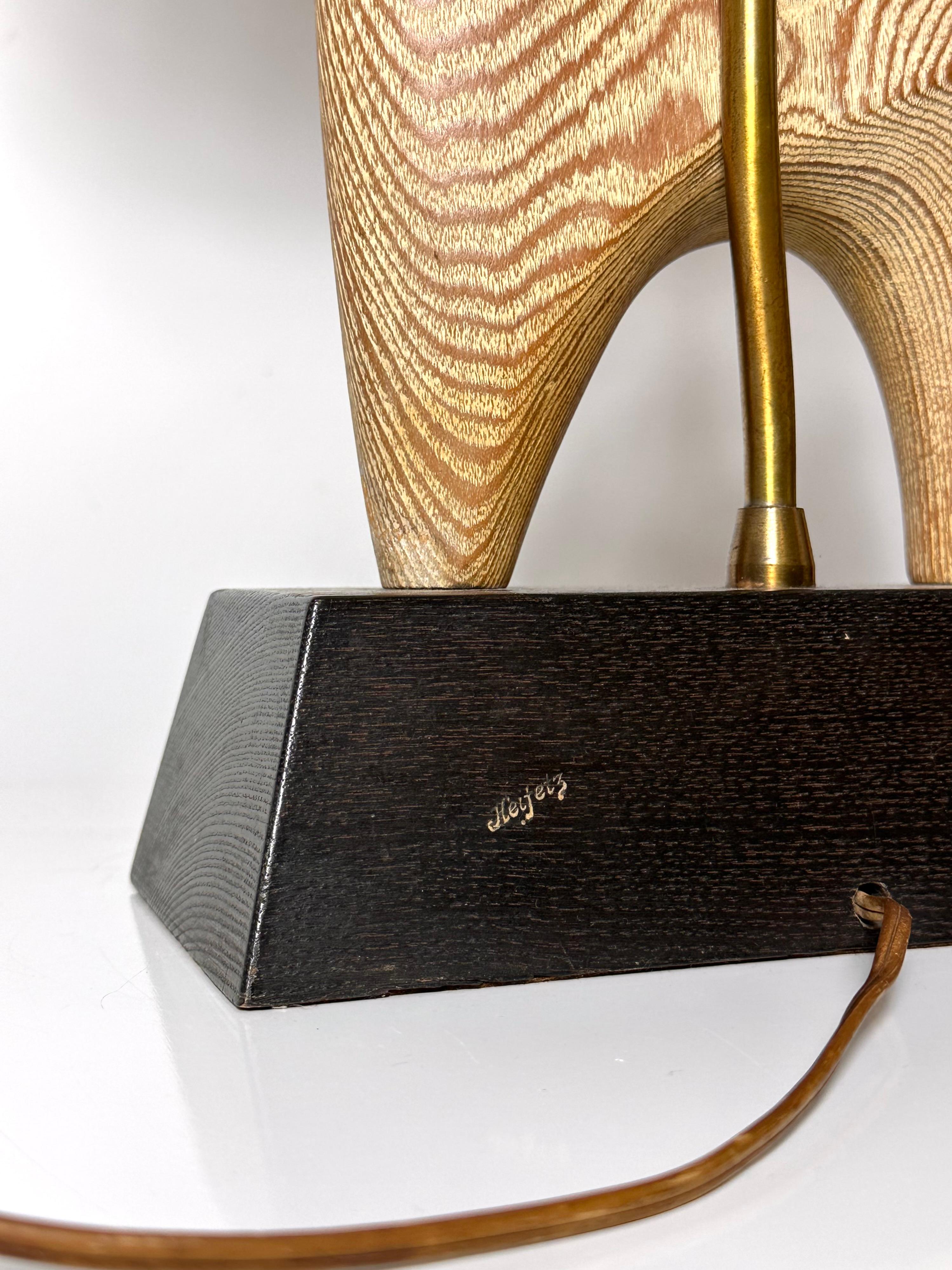 Lampada da tavolo modernista astratta in Oak Oak cerato Yasha Heifetz 1950s in vendita 3