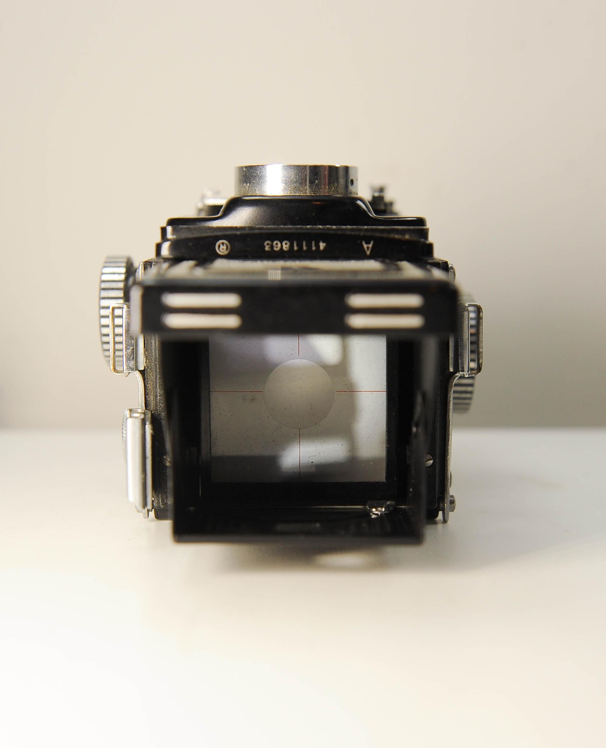 Yashica-44 Spiegelreflex-Mittelformatkamera Yashikor 60mm F3.5 Prime Objektiv im Angebot 5